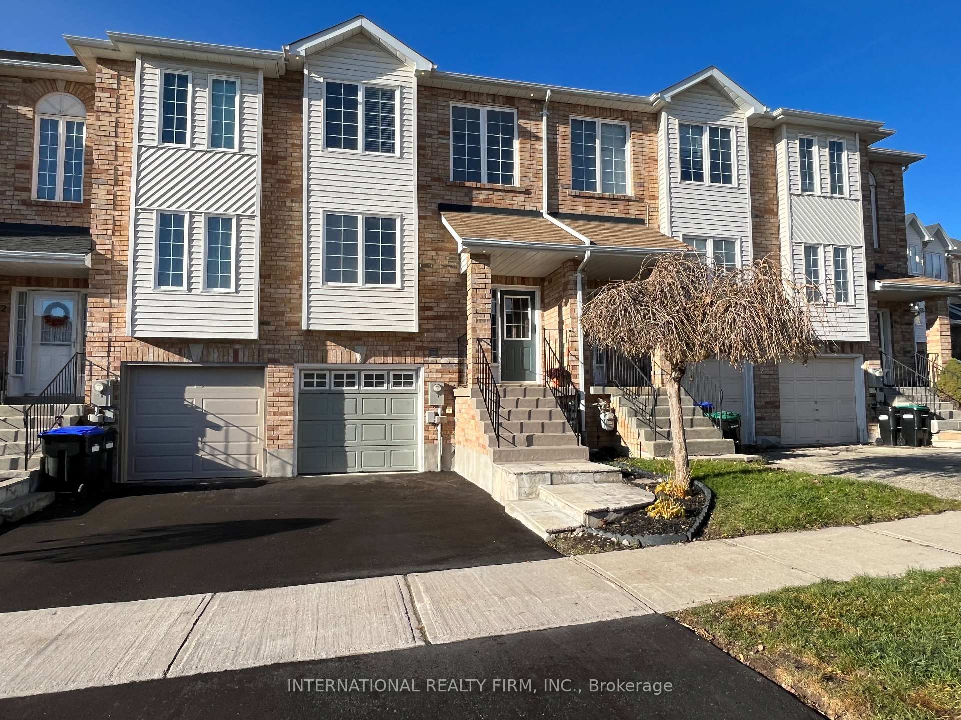 44 Natale Court Bradford West Gwillimbury Ontario Canada Sale residential David LeMesurier International Realty Firm Inc.