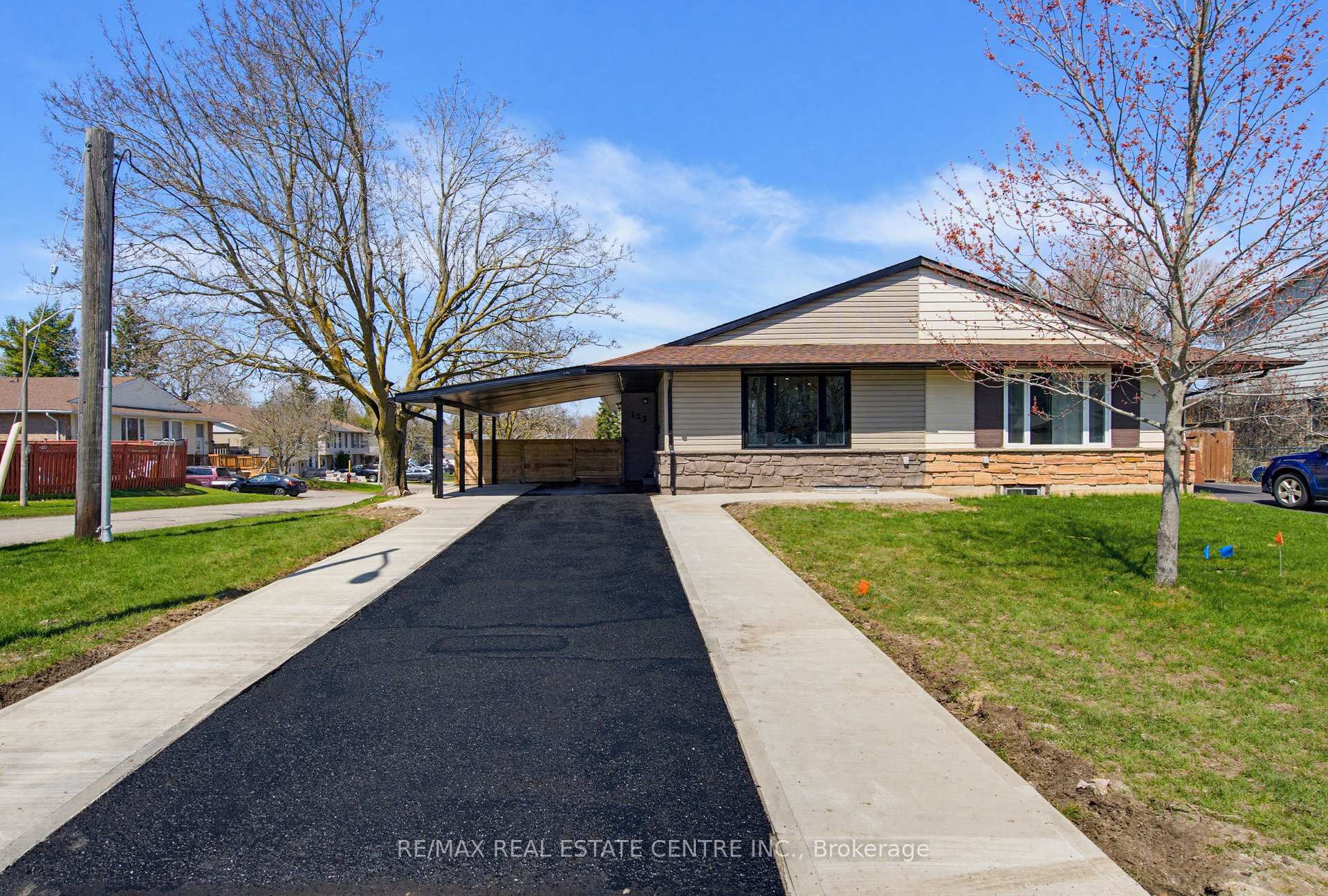 125 Dufferin Street Orangeville Ontario Canada Sale residential Dave Bassi RE/MAX Real Estate Centre Inc., Brokerage *