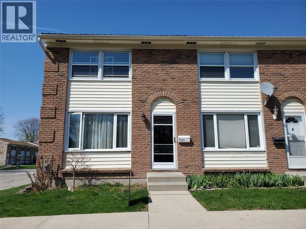 877 CARLETON PLACE Unit# 1 Sarnia Ontario Canada Sale residential Linda Miller RE/MAX PRIME PROPERTIES UNIQUE GROUP, BROKERAGE