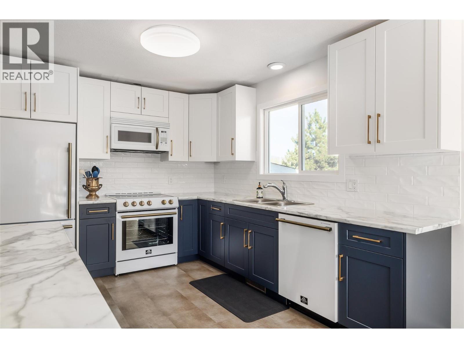 610 Chepesuik Court Kelowna British Columbia Canada Sale residential CLIFFORD MAY Realty One Real Estate Ltd., Brokerage*