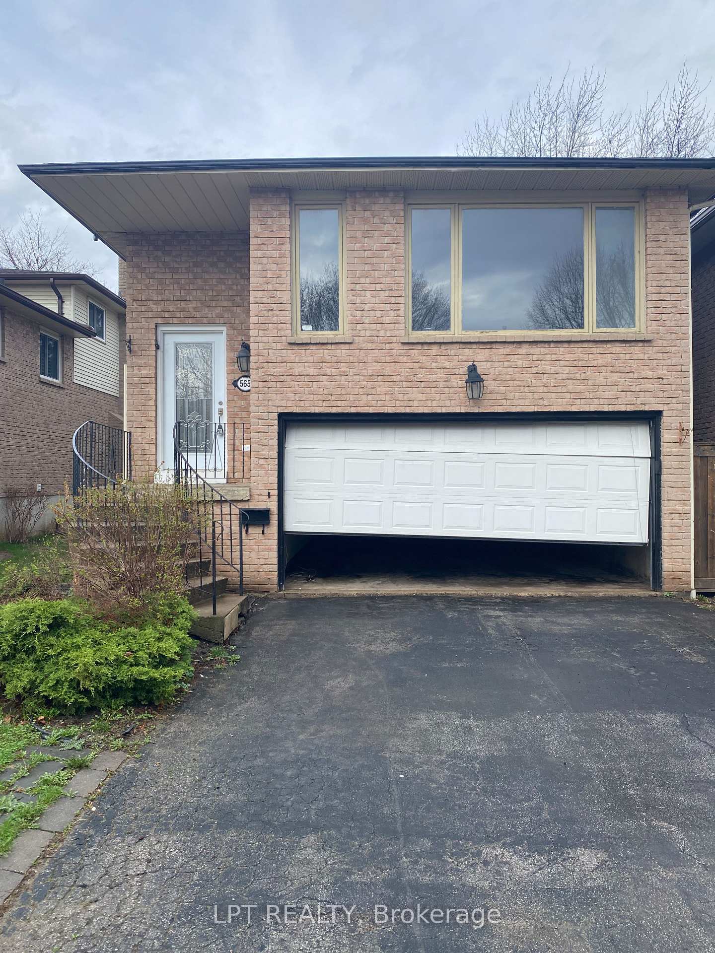 565 Hayward Crescent Milton Ontario Canada Sale residential Jasmine Noronha Royal LePage Signature Realty, Brokerage