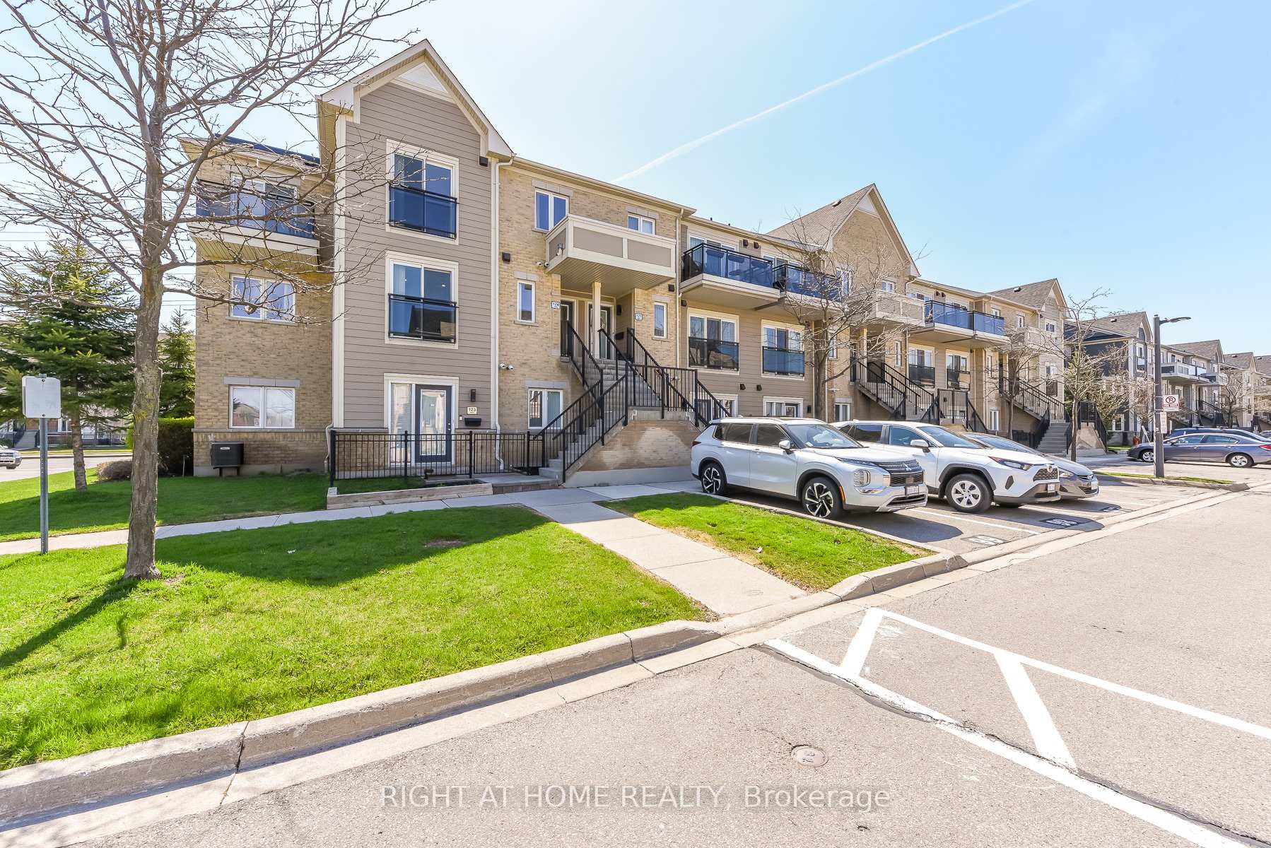 124 - 5035 Oscar Peterson Boulevard Mississauga Ontario Canada Sale residential Sandra Macpherson Right at Home Realty, Brokerage*