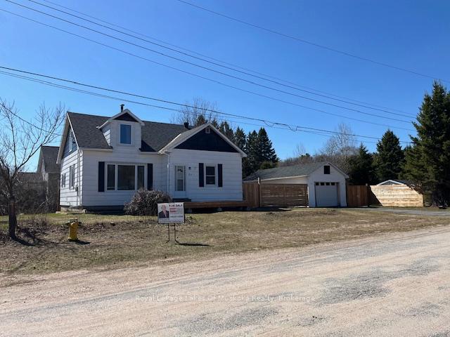 27 Lincoln Avenue South River Ontario Canada Sale residential Nancy Vandeburgt REALTY EXECUTIVES PLUS LTD