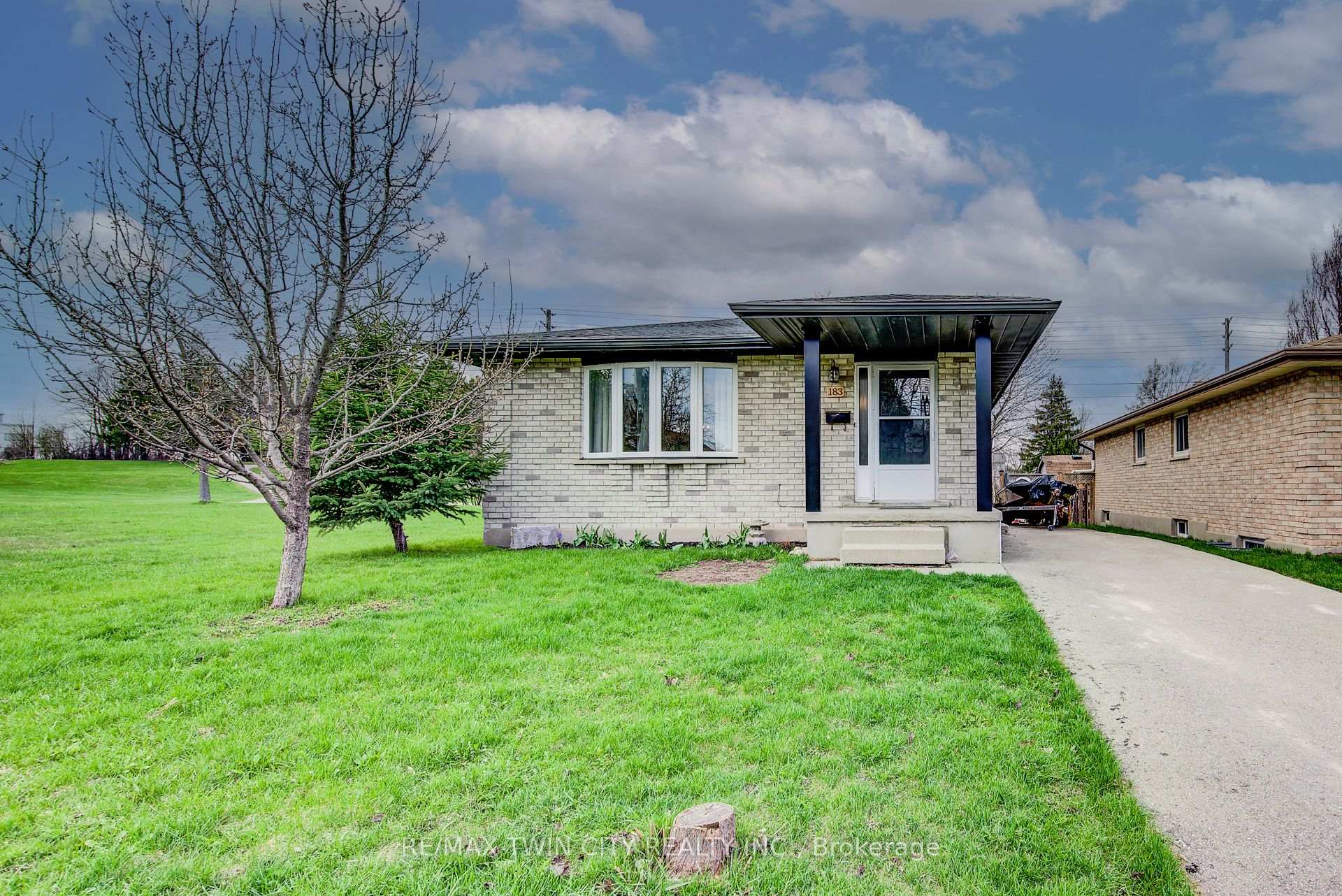 183 Dinison Crescent Kitchener Ontario Canada Sale residential Eva Munch RE/MAX Twin City Realty Inc., Brokerage*