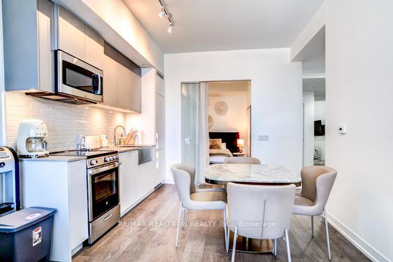 Lower Penthouse - 270 Dufferin Street Toronto Ontario Canada Rent residential RON COMMODORE RE/MAX Realtron Realty, Inc. Brokerage*