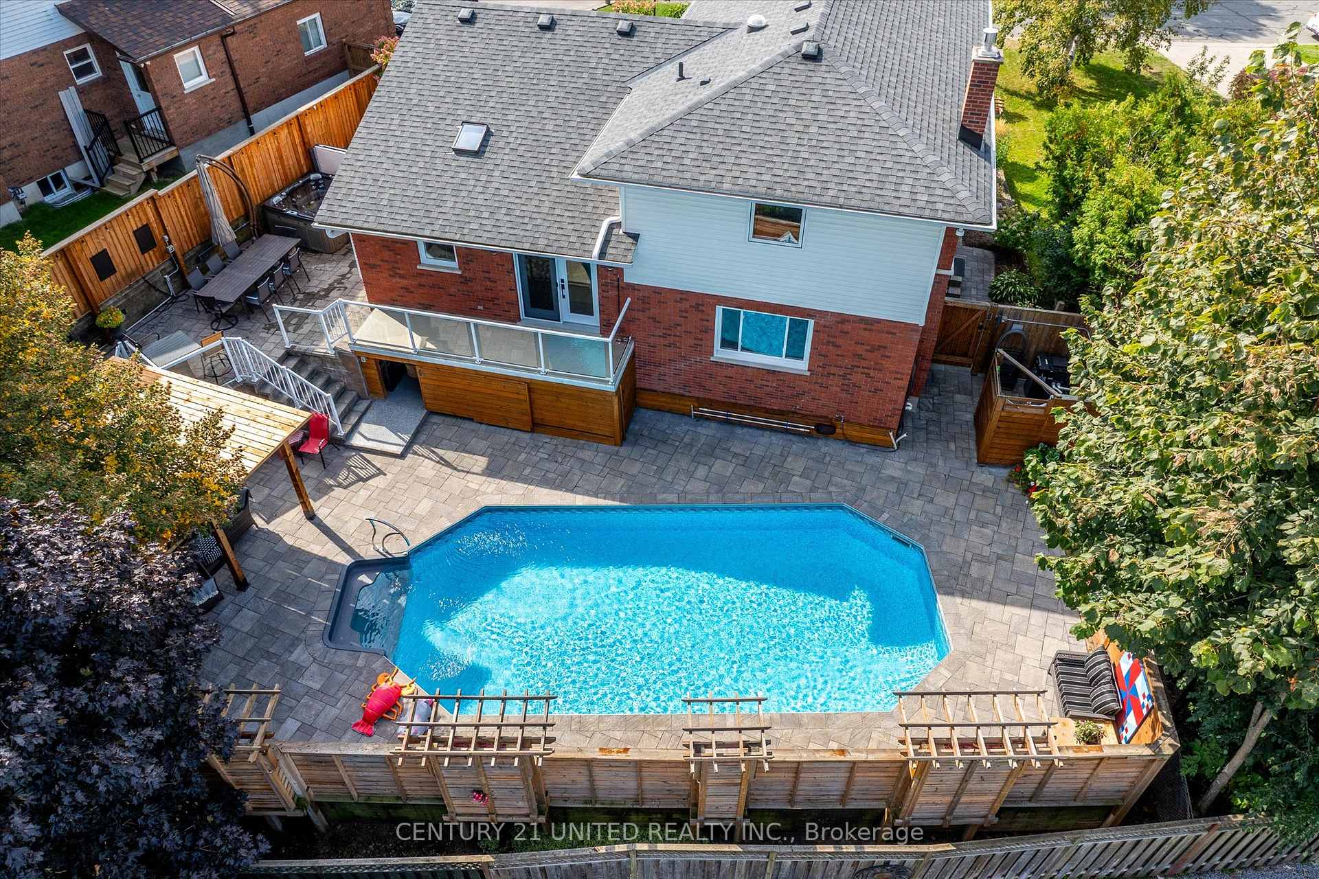 114 Oakwood Crescent Peterborough Ontario Canada Sale residential   HomeLife Preferred Realty Inc., Brokerage*