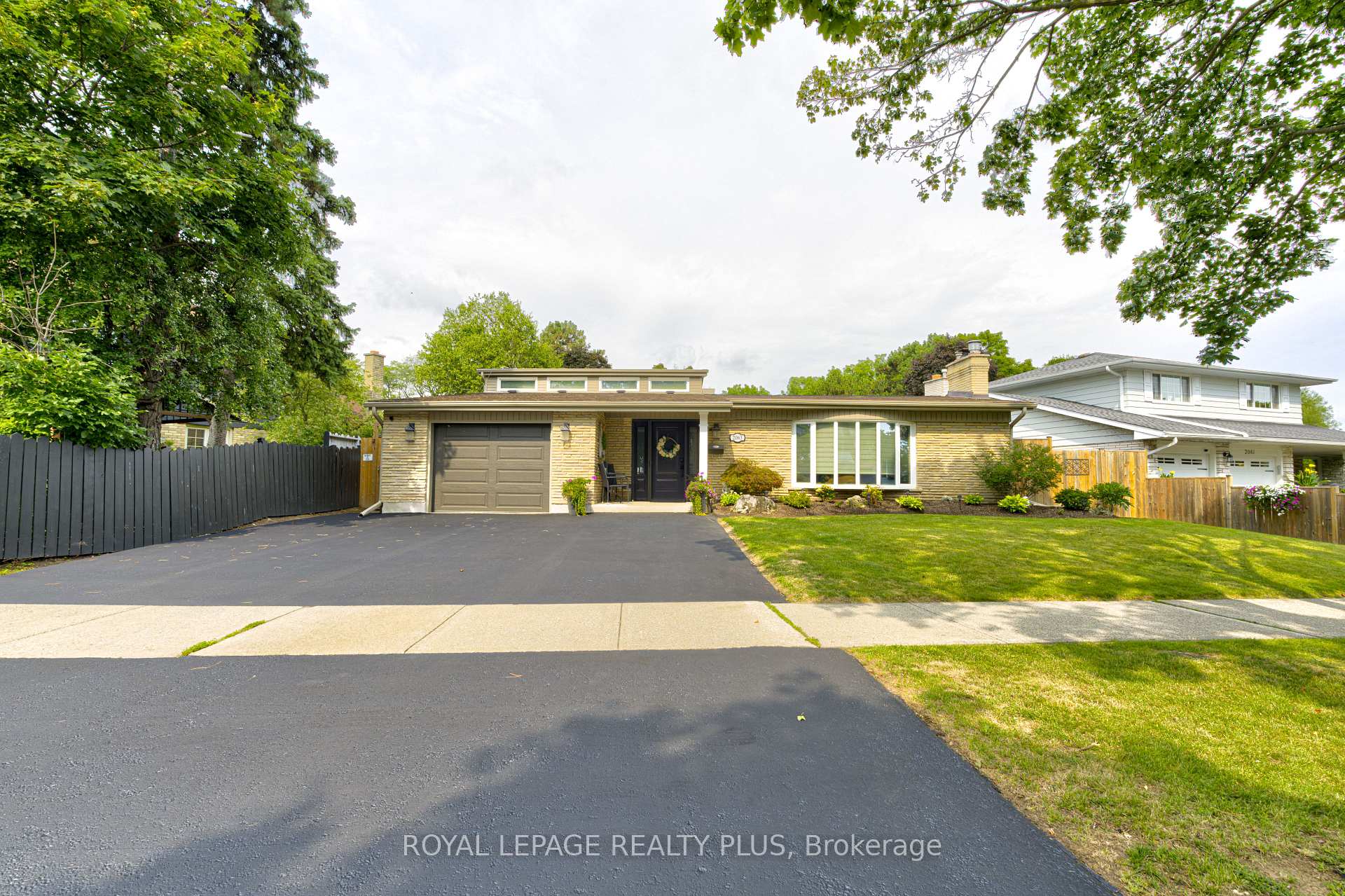 2063 Cavendish Drive Burlington Ontario Canada Sale residential Diane Adler Royal LePage Realty Plus, Brokerage*