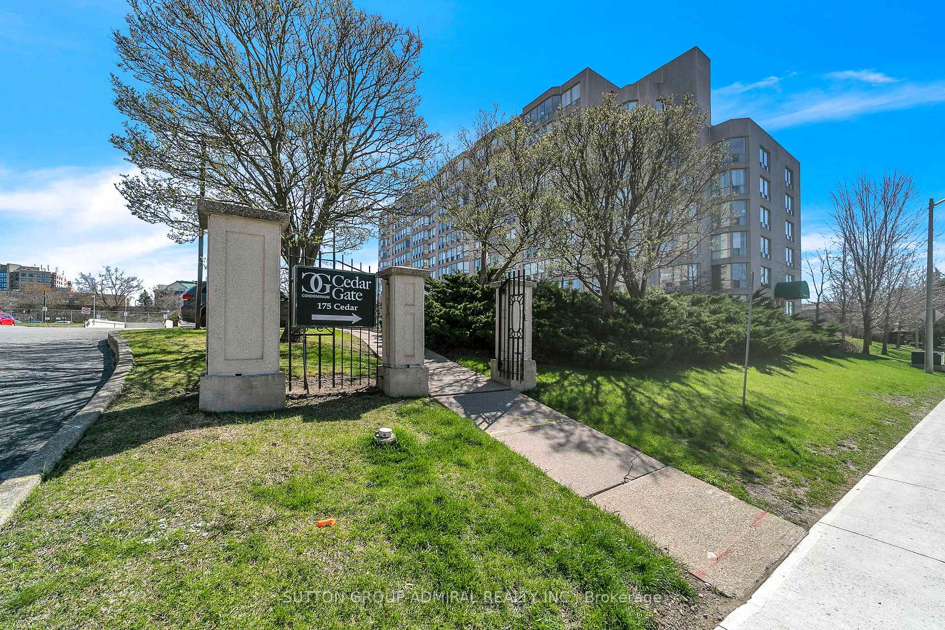 812 - 175 Cedar Avenue Richmond Hill Ontario Canada Sale residential Aleksandra Jurevich Sutton Group-Admiral Realty Inc., Brokerage *