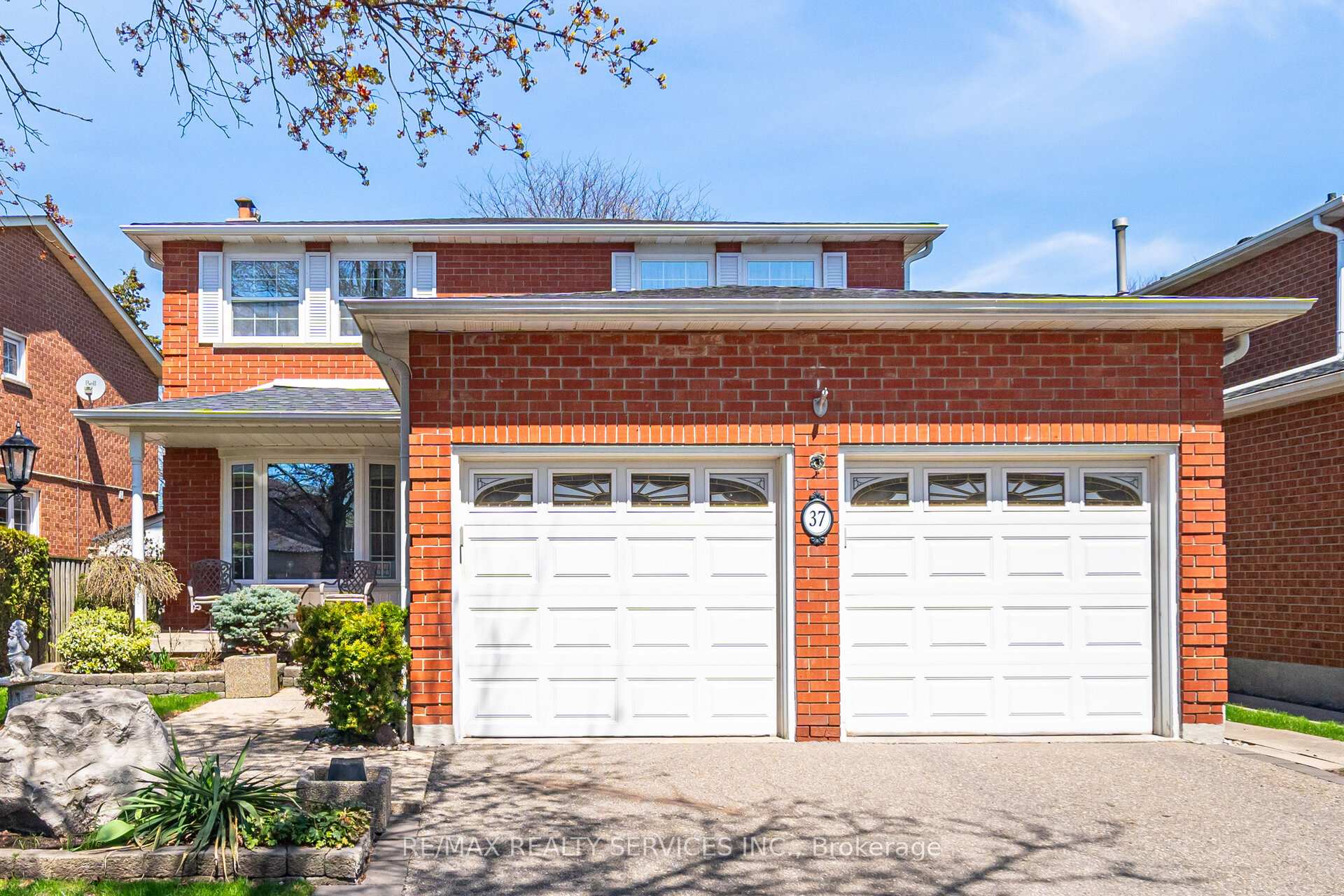 37 Stillwater Crescent Brampton Ontario Canada Sale residential Paul Cheema RE/MAX Realty Services Inc., Brokerage*