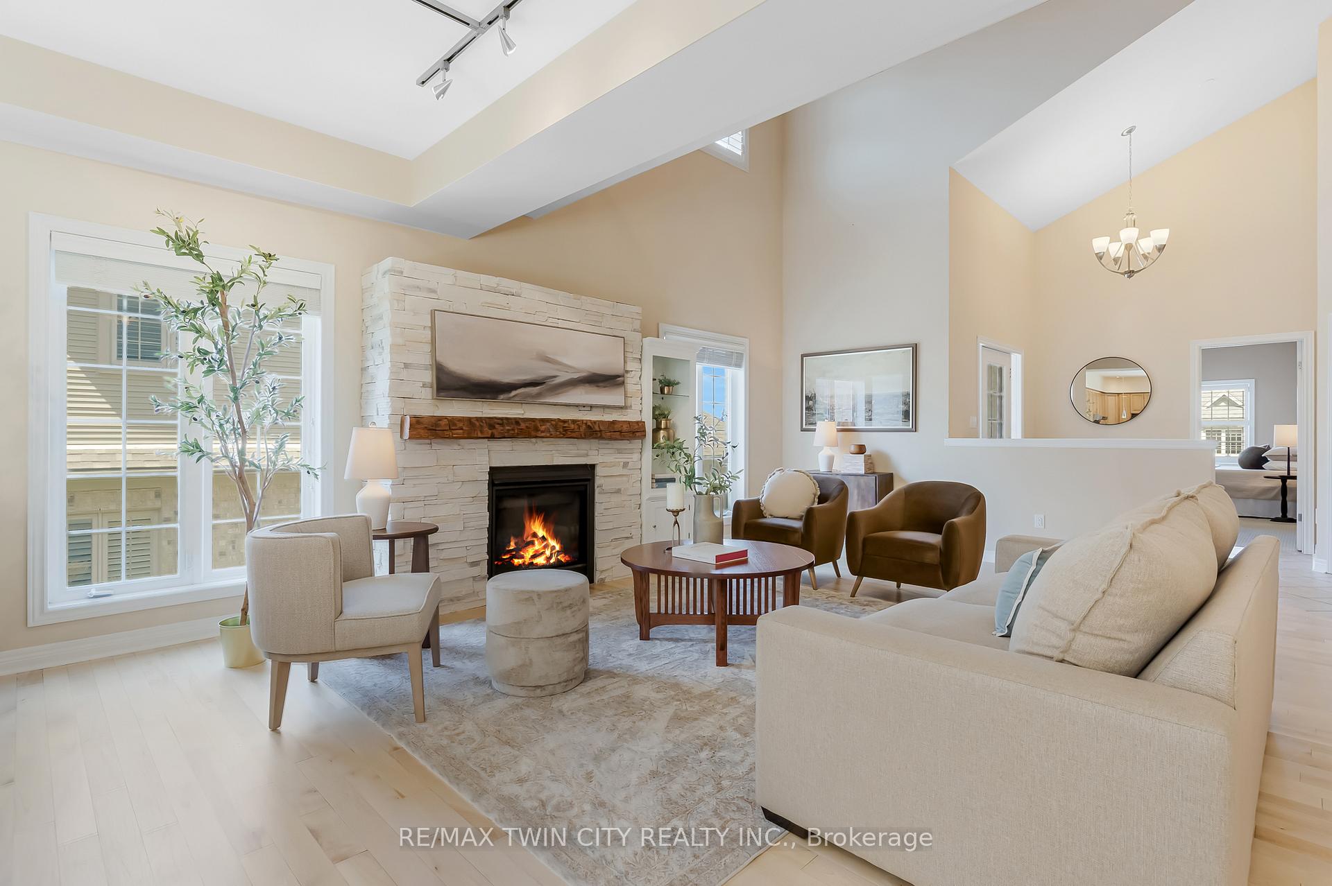 227 Chestnut Hill Crescent Kitchener Ontario Canada Sale residential Frieda Kotsopoulos RE/MAX Twin City Realty Inc., Brokerage *