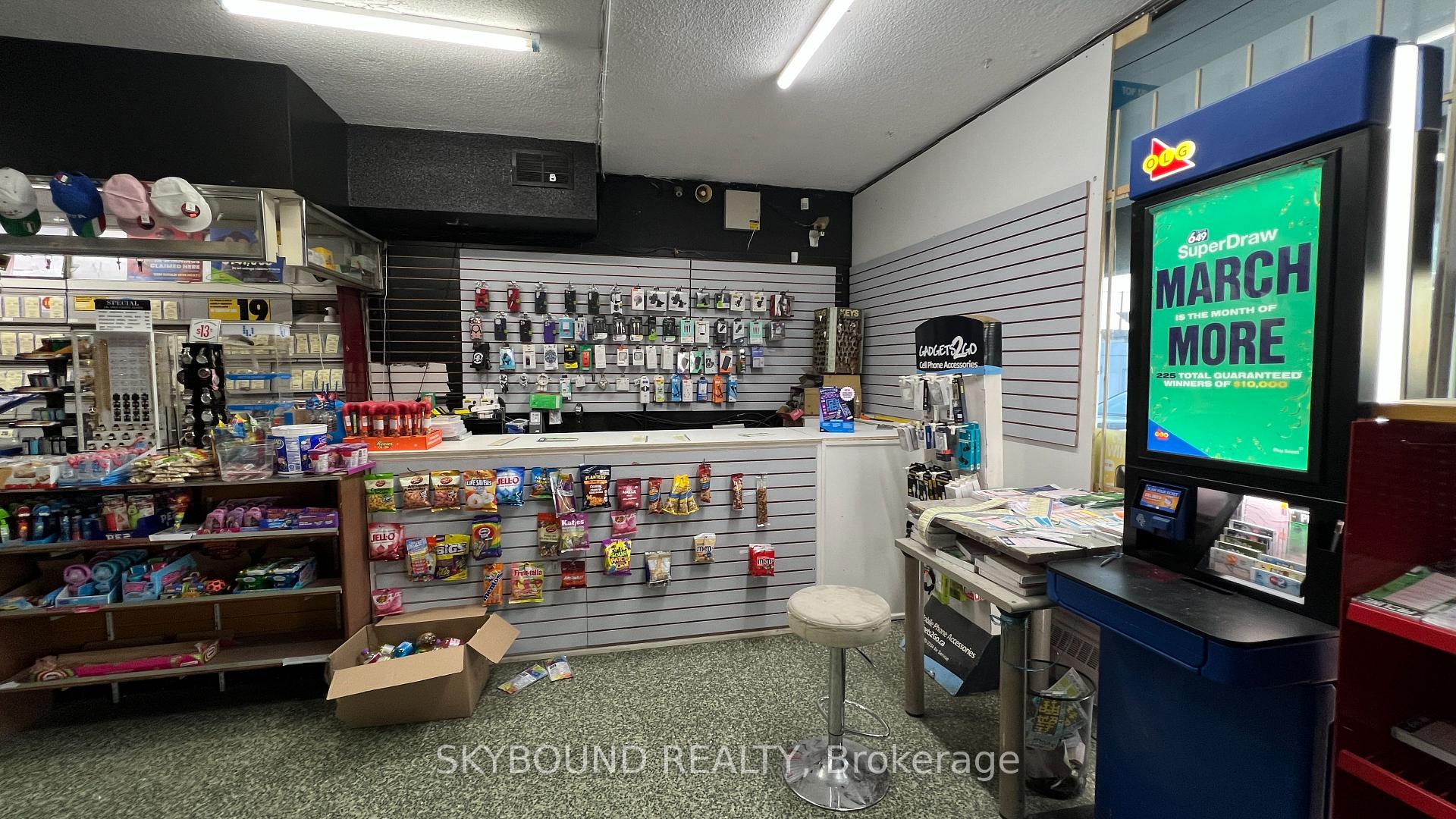 Unit 11 - 2111 Jane Street Toronto Ontario Canada Sale commercial Olena Kukurudza Skybound Realty, Brokerage