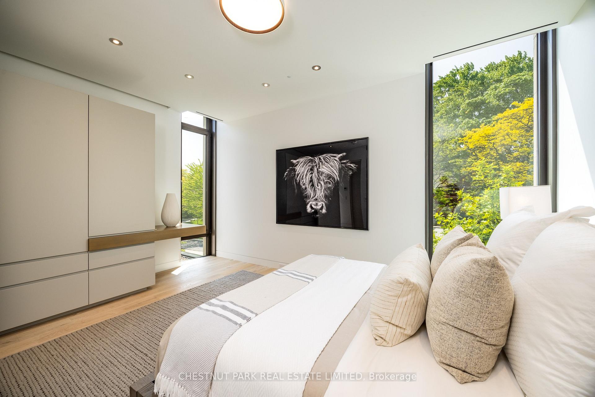 5 Bedroom Single Family Home/House's Image 28