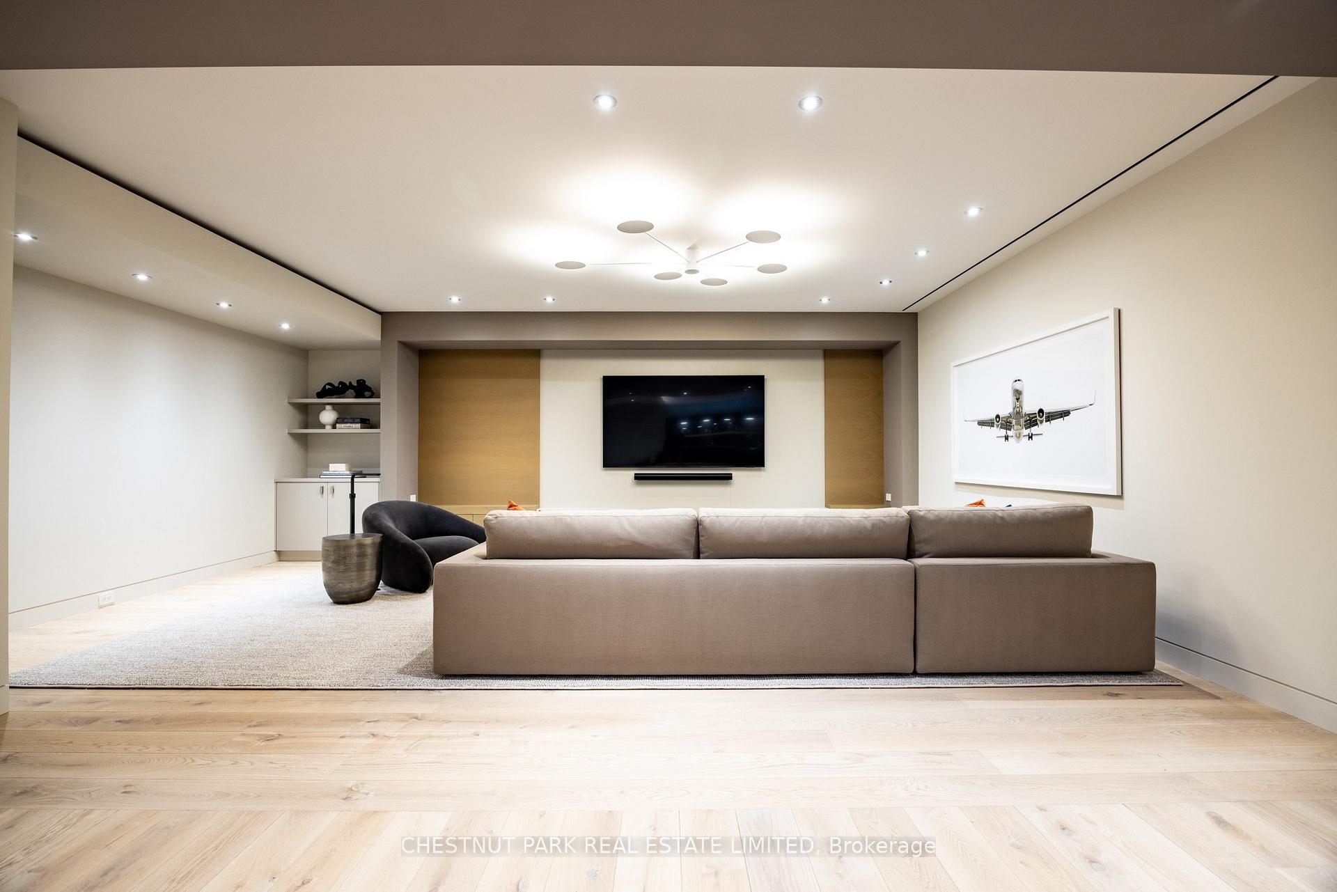 5 Bedroom Single Family Home/House's Image 34