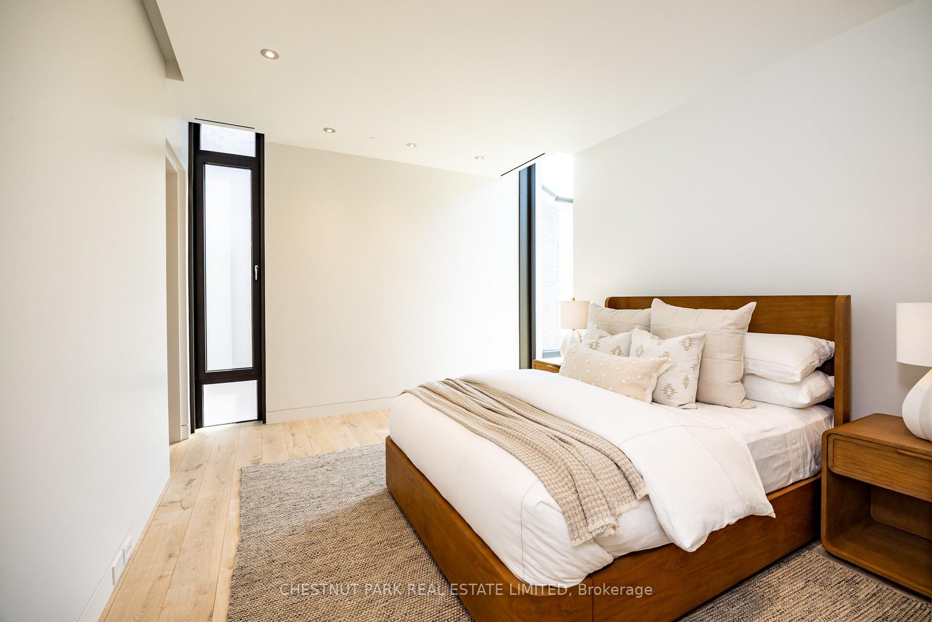 5 Bedroom Single Family Home/House's Image 32