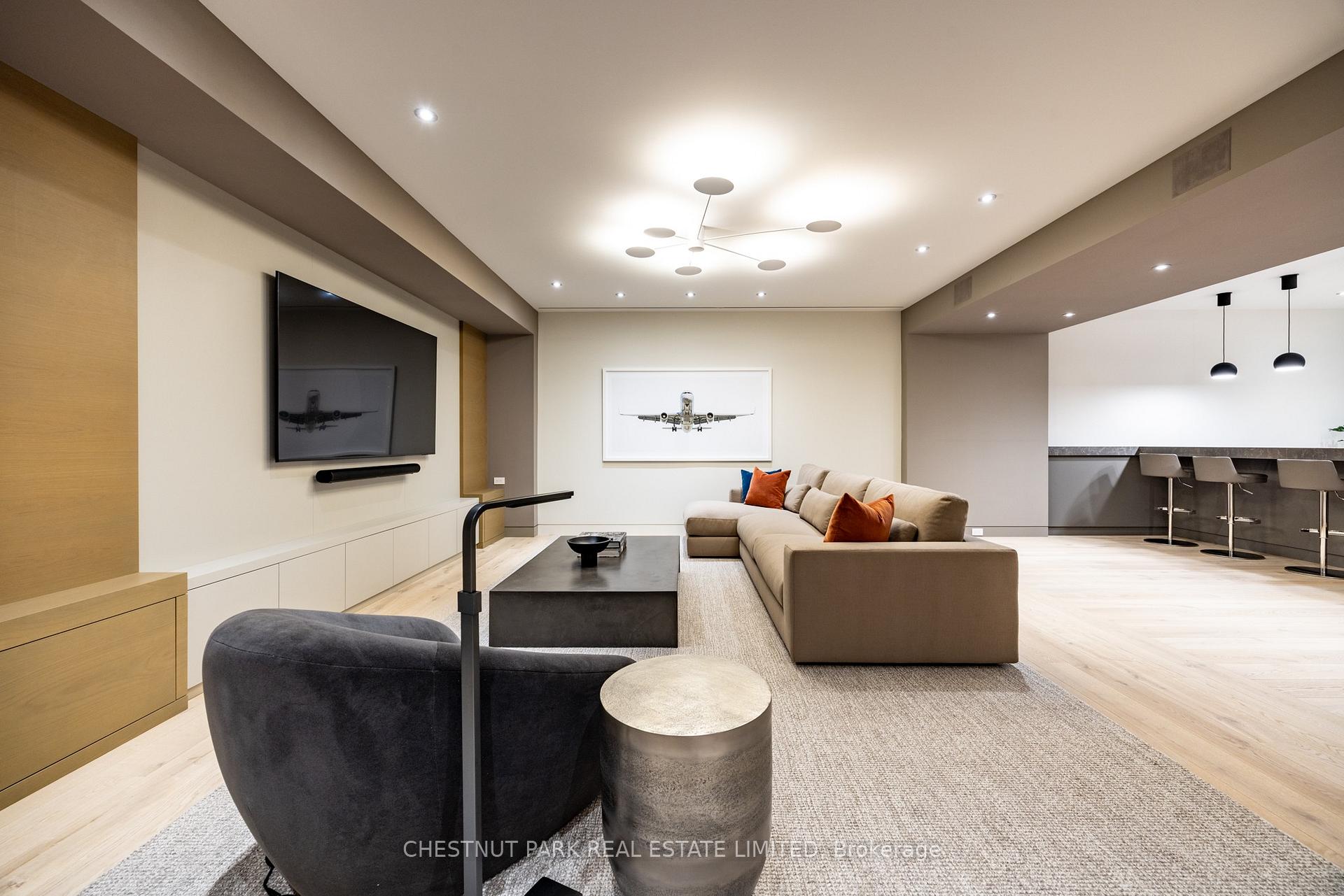 5 Bedroom Single Family Home/House's Image 35