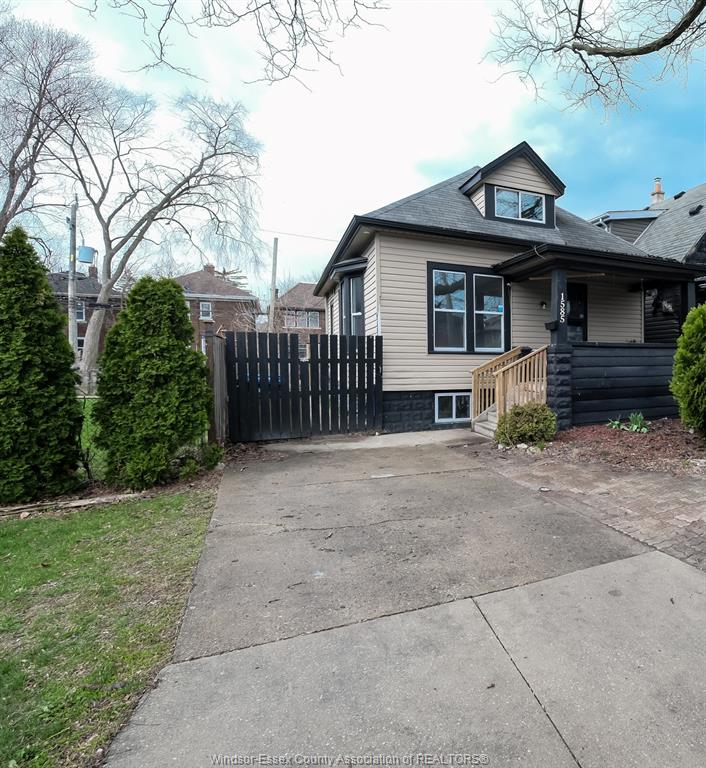 LOWER - 1585 PELISSIER  Windsor Ontario Canada Sale residential   HomeLife Gold Star Realty Inc., Brokerage