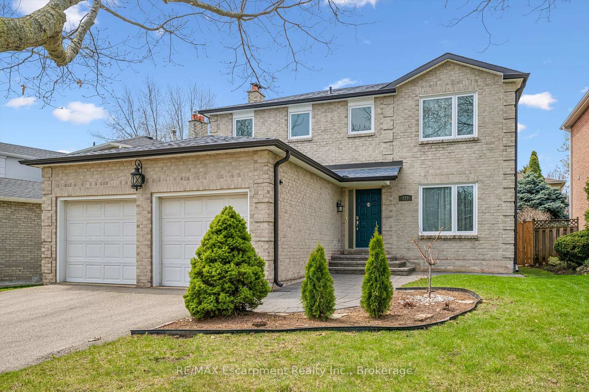 227 Martindale Avenue Oakville Ontario Canada Sale residential Lola Cromwell INFINITE REAL ESTATE BROKERAGE INC.