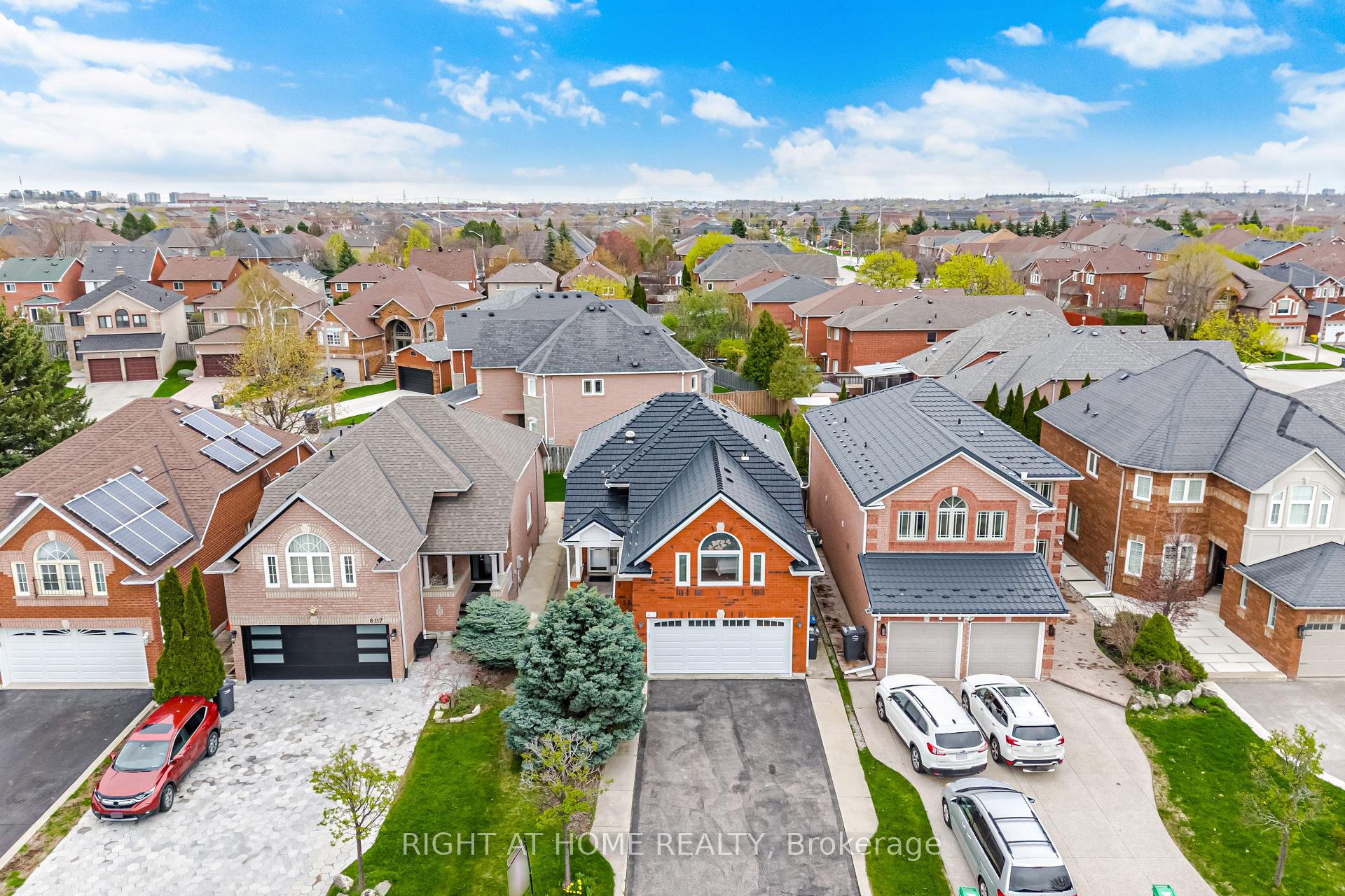 6113 Maple Gate Circle Mississauga Ontario Canada Sale residential Julia Knott Right at Home Realty, Brokerage*