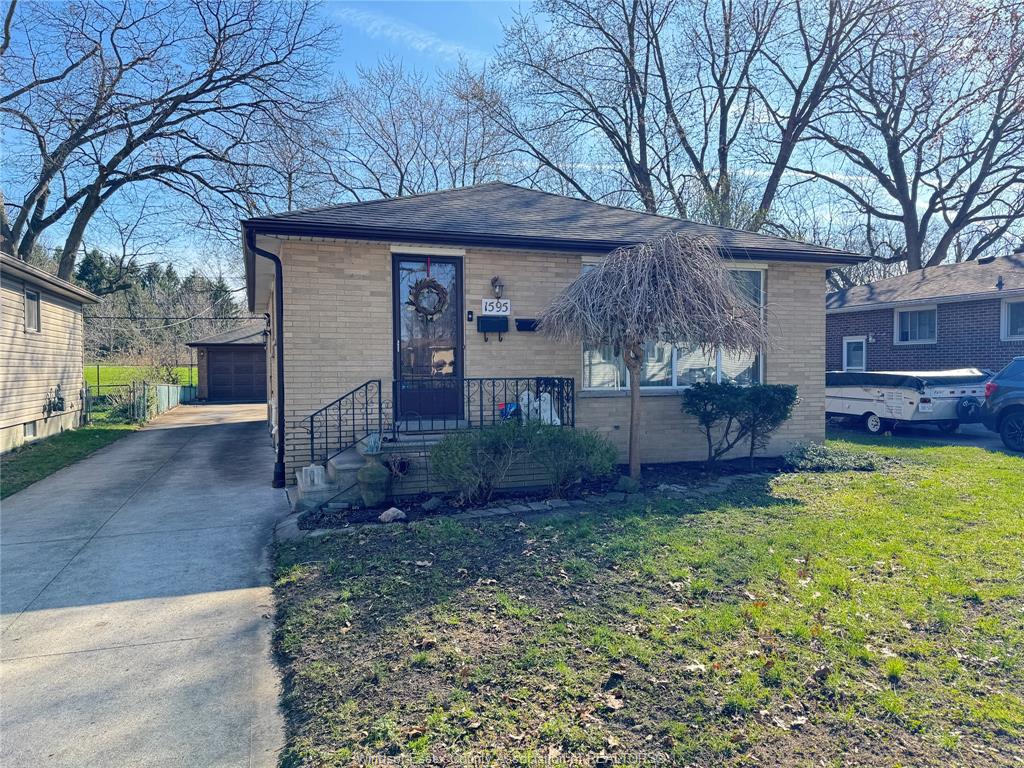 1595 SUN VALLEY  Windsor Ontario Canada Sale residential   HomeLife Gold Star Realty Inc., Brokerage