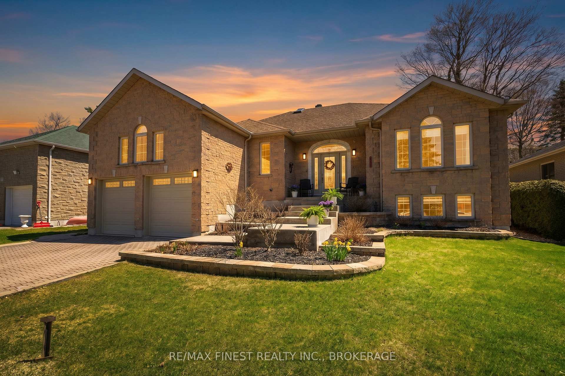 26 Kenwoods Circle Kingston Ontario Canada Sale residential Team Tallen Royal LePage Proalliance Realty, Brokerage
