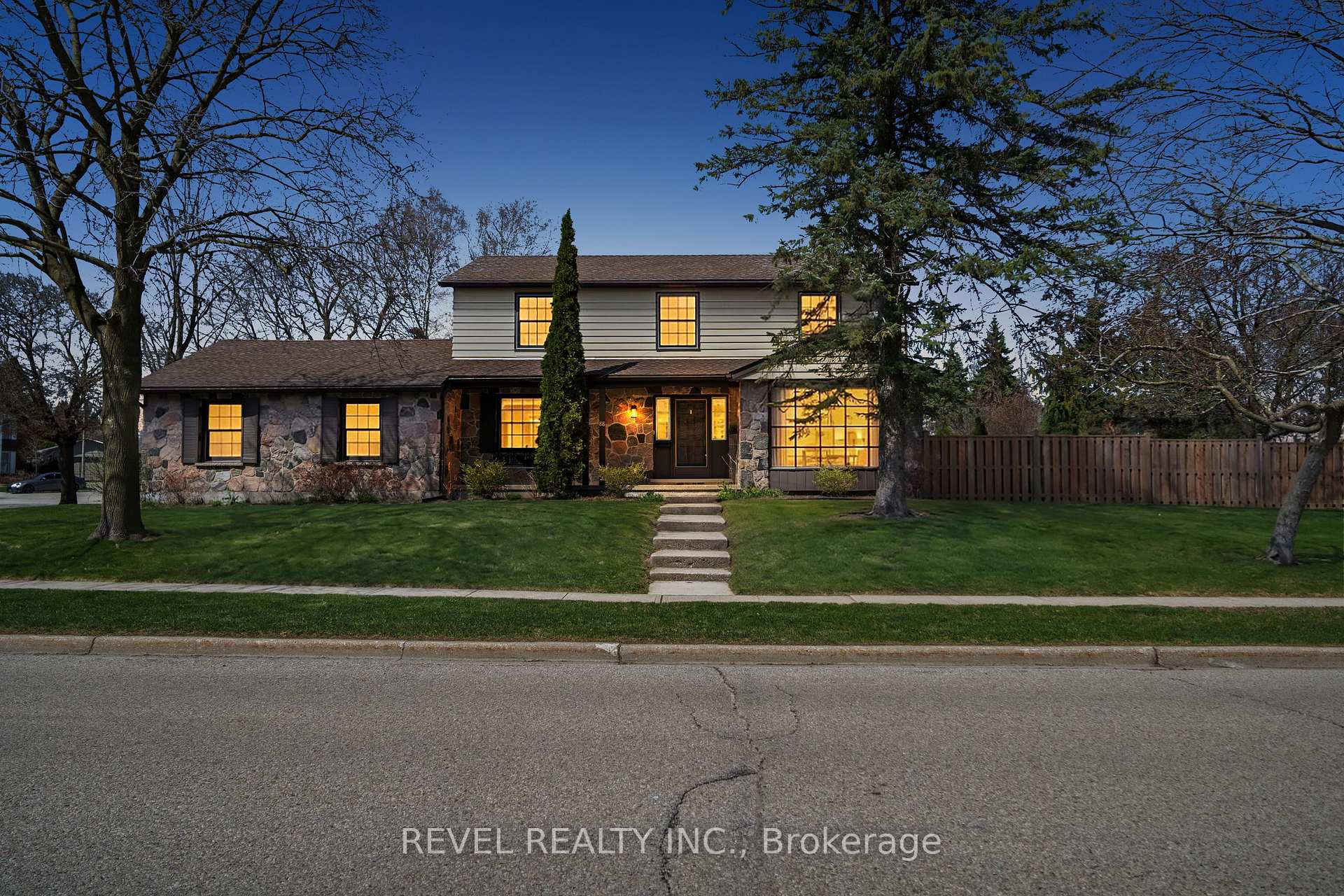 88 Culham Drive W Cambridge Ontario Canada Sale residential John Moniz RE/MAX Real Estate Centre Inc., Brokerage*