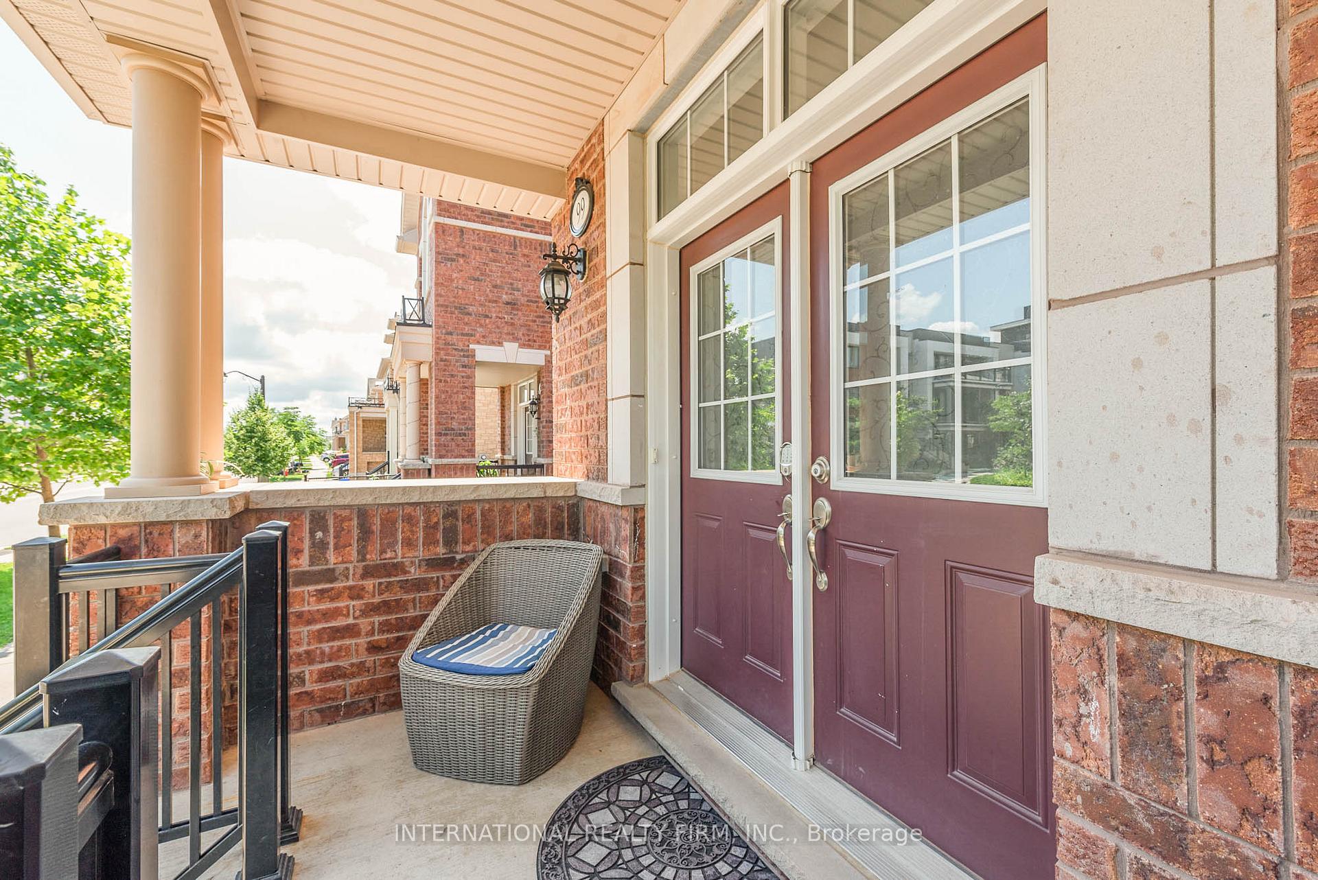 99 Huguenot Road Oakville Ontario Canada Sale residential David LeMesurier International Realty Firm Inc.