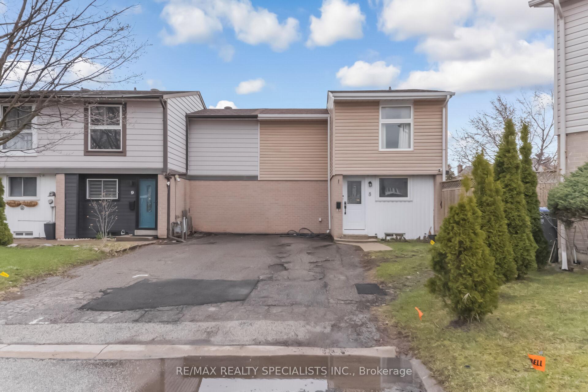8 Grantbrook Court Brampton Ontario Canada Sale residential Achint Ahluwalia RE/MAX Realty Specialists Inc., Brokerage *