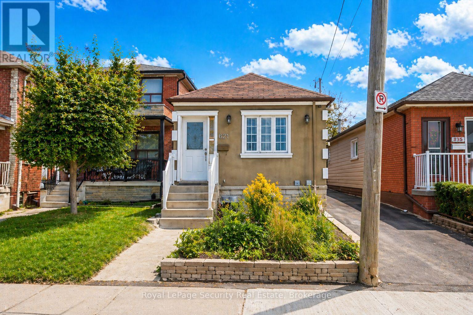627 Caledonia Road Toronto Ontario Canada Sale residential Cristina Lopes ROYAL LEPAGE SECURITY REAL ESTATE, BROKERAGE*