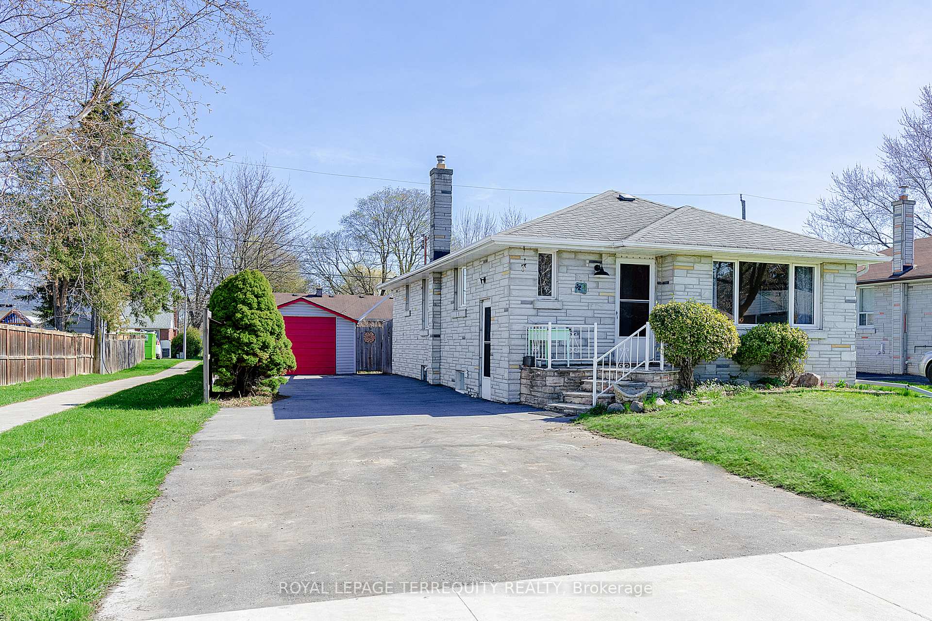 32 Admiral Road Ajax Ontario Canada Sale residential Rich Weisz Royal LePage Terrequity Realty, Brokerage*