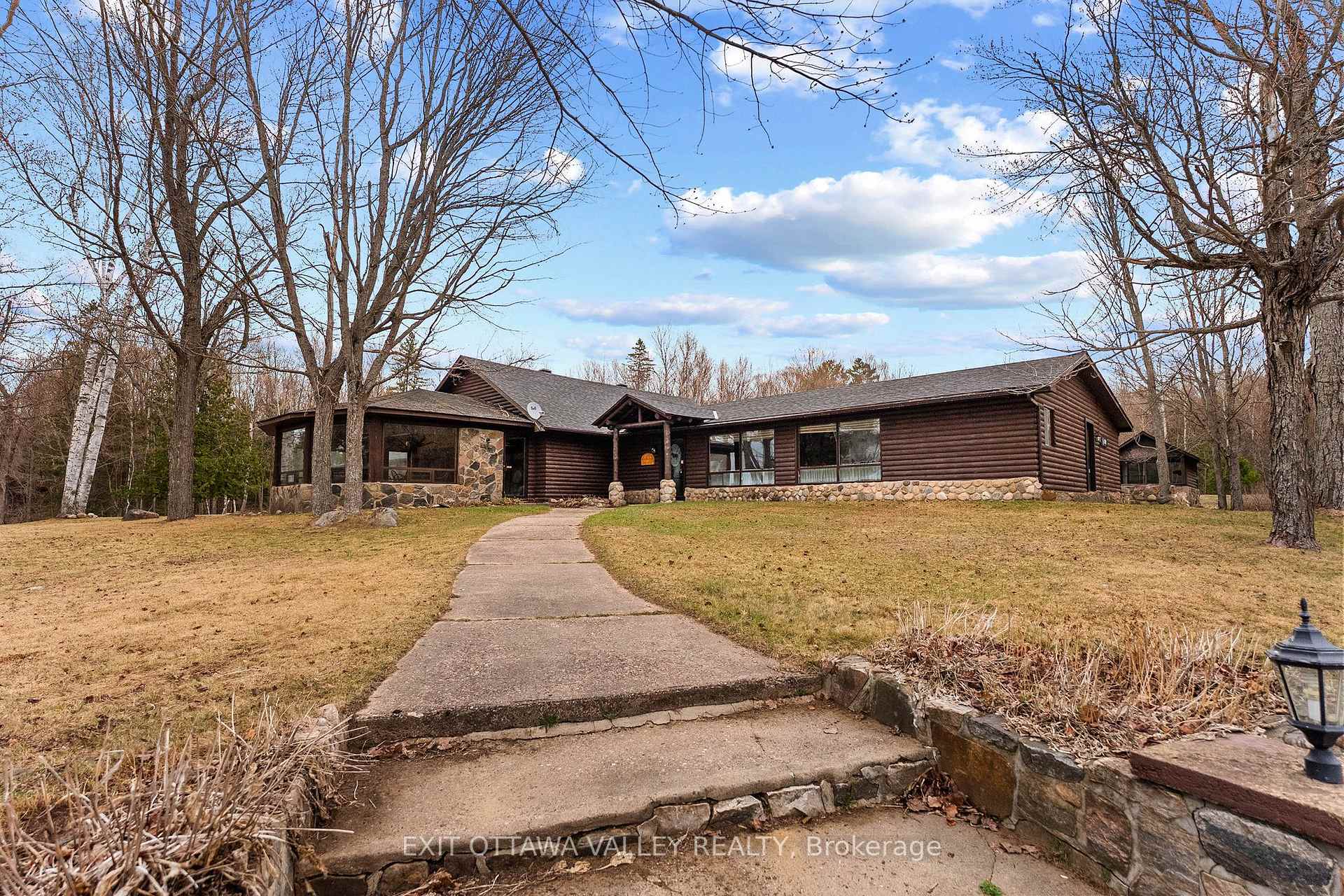104 K/O Lodge Trail Laurentian Hills Ontario Canada Sale residential   James J. Hickey Realty Ltd., Brokerage