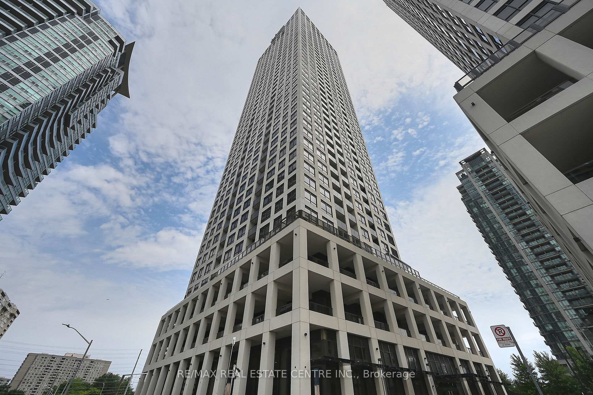 707 - 30 Elm Drive W Mississauga Ontario Canada Rent residential Elizabeth Hayde RE/MAX Real Estate Centre Inc., Brokerage *