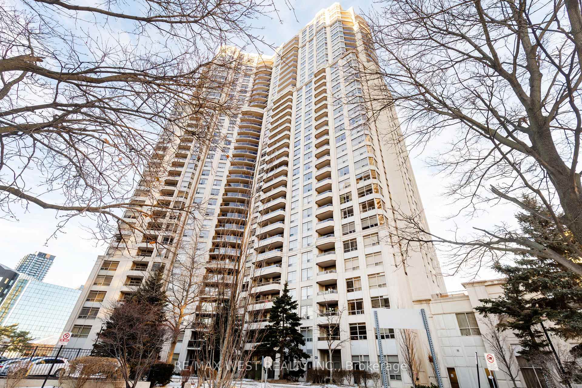 902 - 35 Kingsbridge Garden Circle Mississauga Ontario Canada Sale residential Yasin         Yusufi RE/MAX West Realty Inc., Brokerage *
