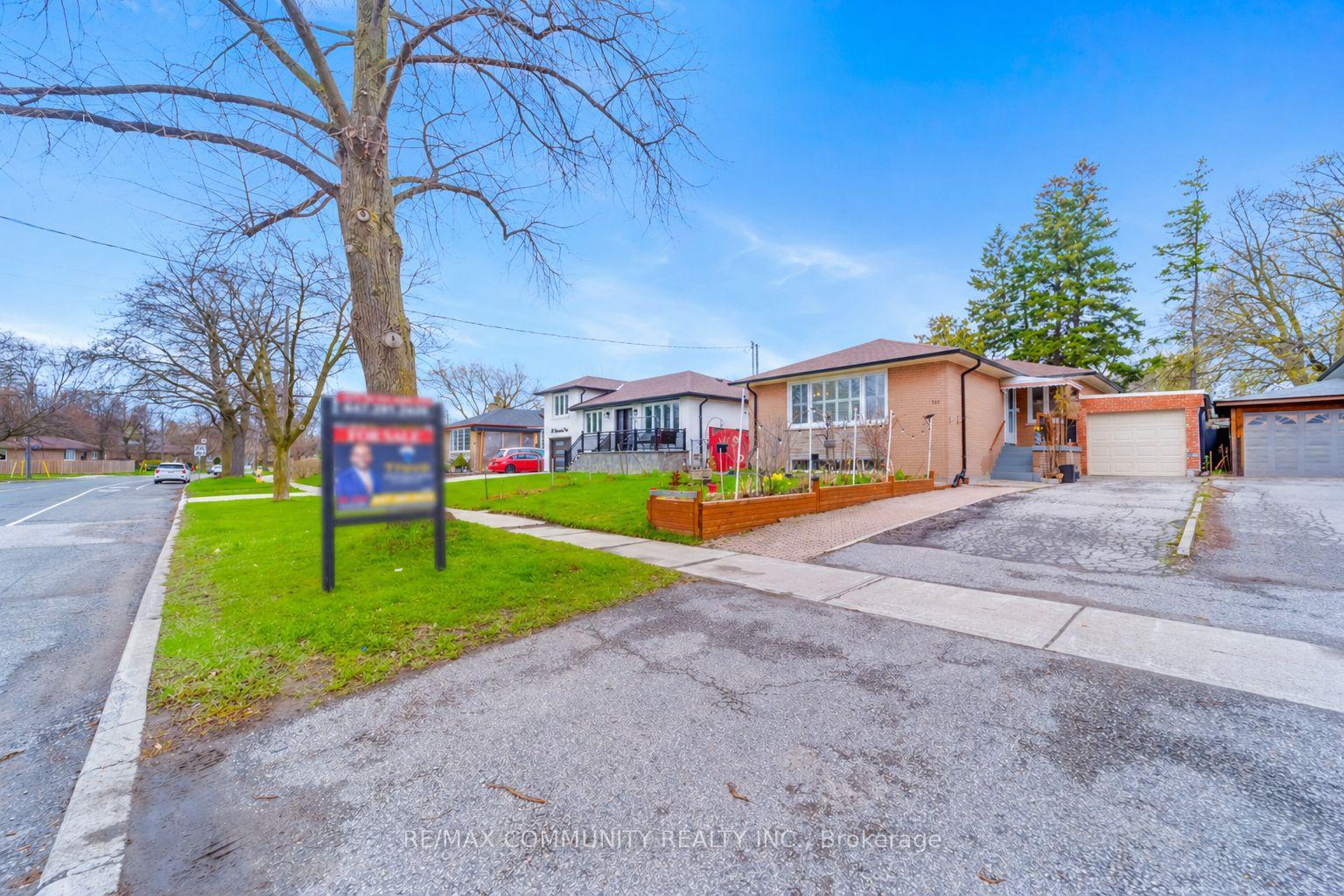 118 Brimorton Drive Toronto Ontario Canada Sale residential Mary Pinelli Royal LePage Signature Realty, Brokerage*