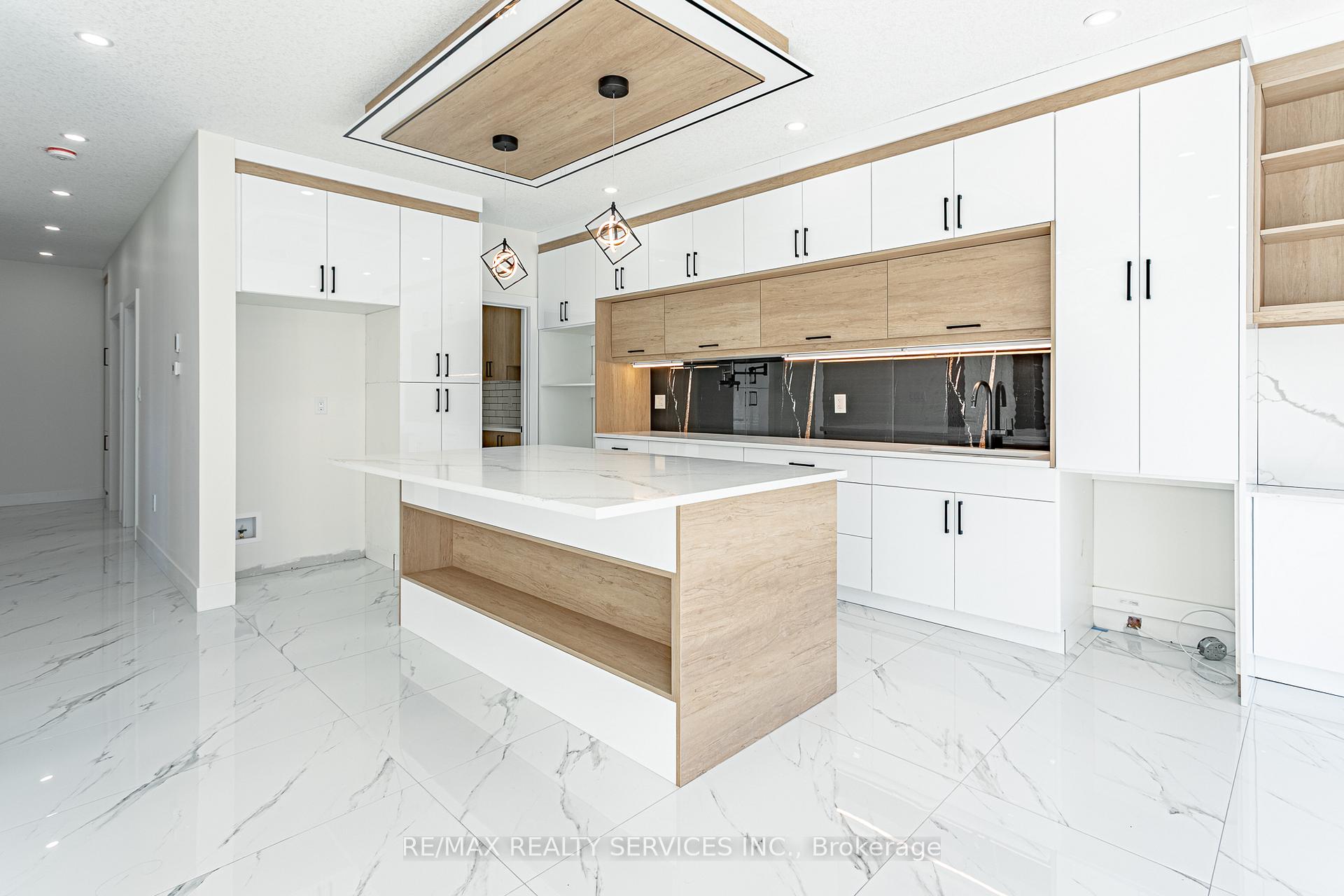 1260 Honeywood Drive London South Ontario Canada Sale residential Gurmukh Gill RE/MAX Realty Services Inc., Brokerage*