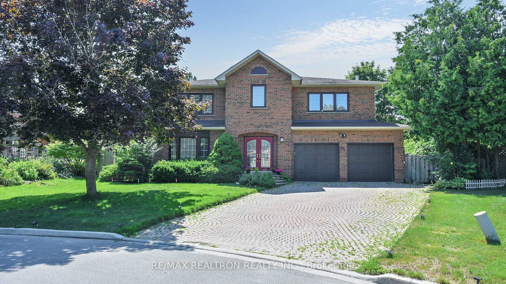 12 Greenbriar Court Aurora Ontario Canada Sale residential Teresa Vu RE/MAX Realtron Realty, Inc. Brokerage*