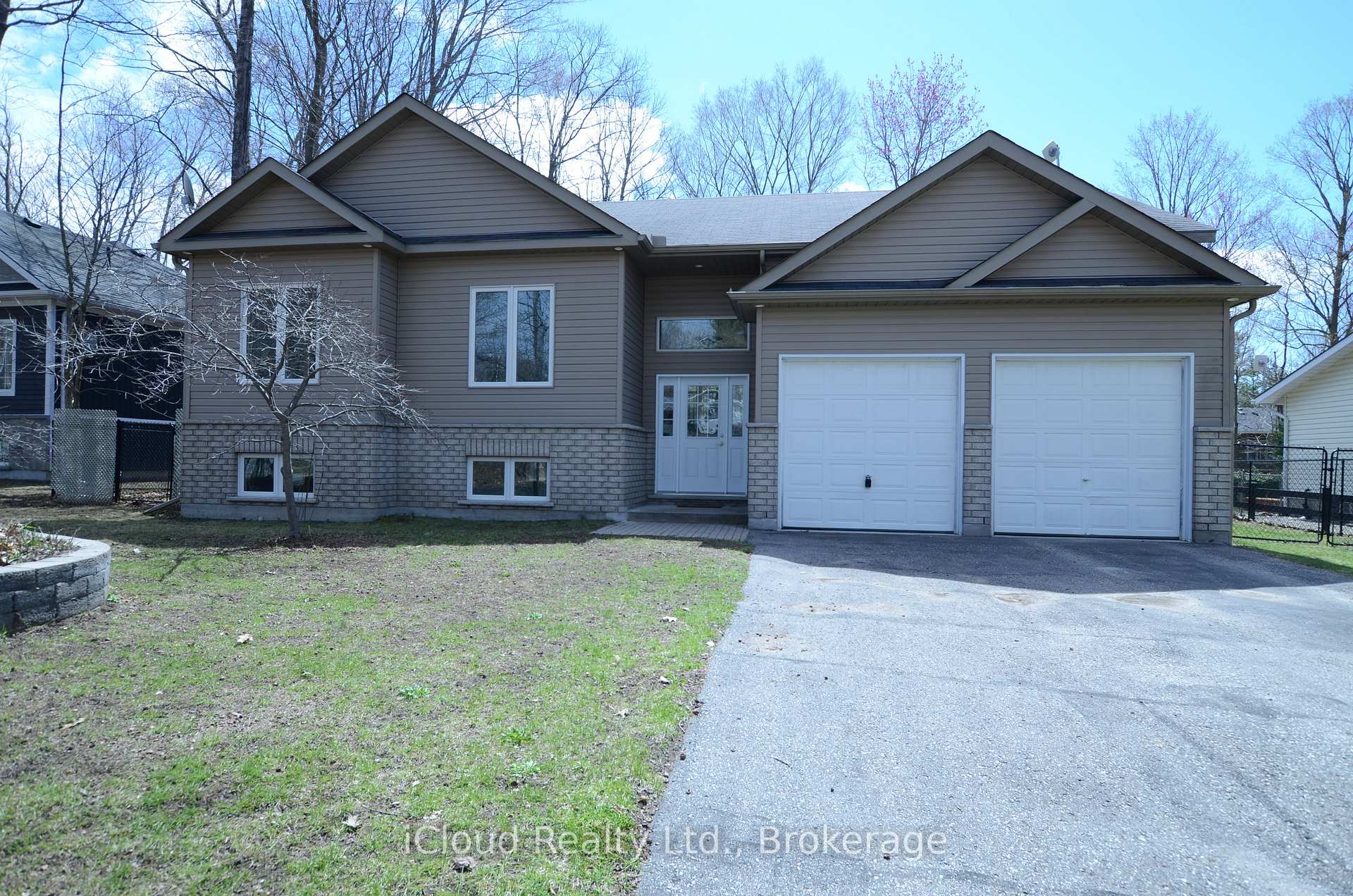 25 Rue Vanier Tiny Ontario Canada Sale residential Jose Oscar Goncalves & Maria Domingues iCloud Realty Ltd. 