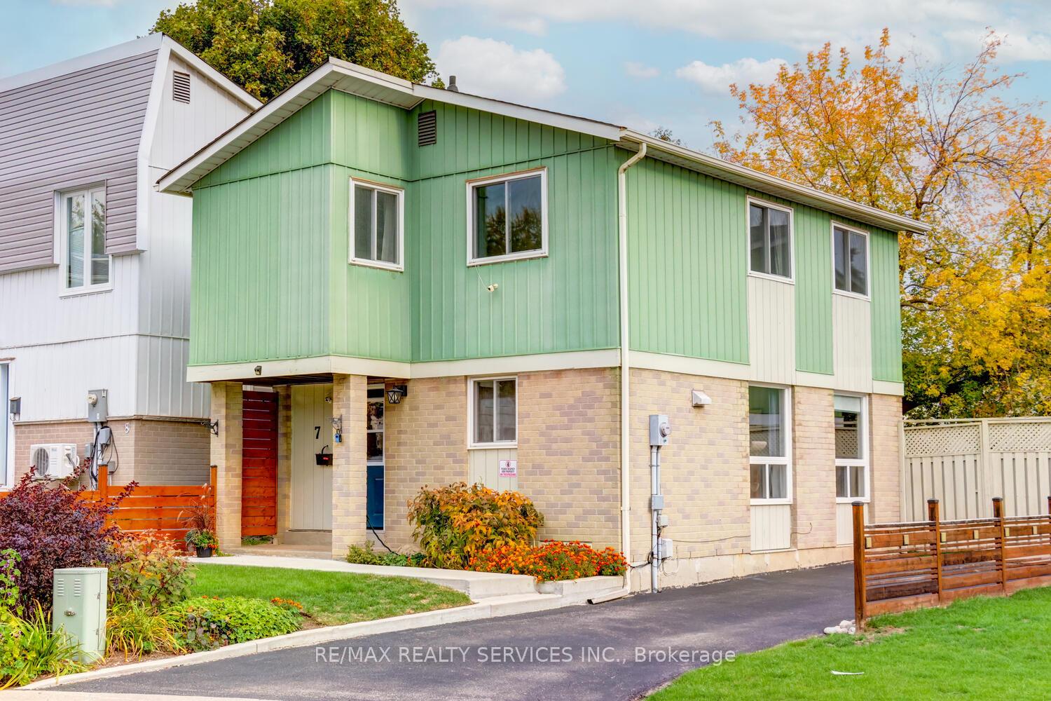 7 Hamlet Court Brampton Ontario Canada Sale residential Marlene De Sousa RE/MAX Realty Services Inc., Brokerage*