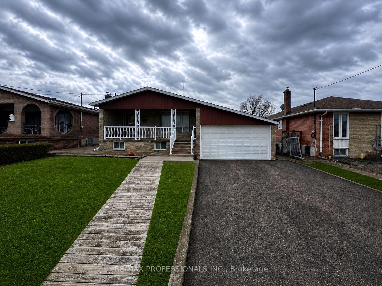 83 Spenvalley Drive Toronto Ontario Canada Sale residential Adele McGovern RE/MAX West Realty Inc., Brokerage *