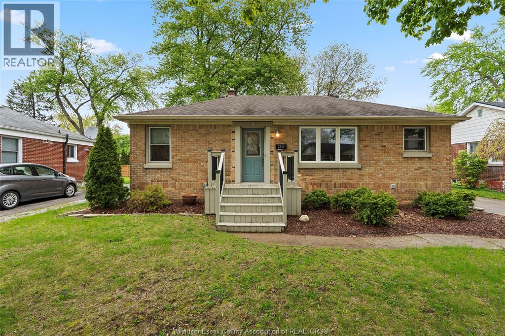 2940 RANDOLPH AVENUE Windsor Ontario Canada Sale residential Nevena Malivuk Right at Home Realty, Brokerage*