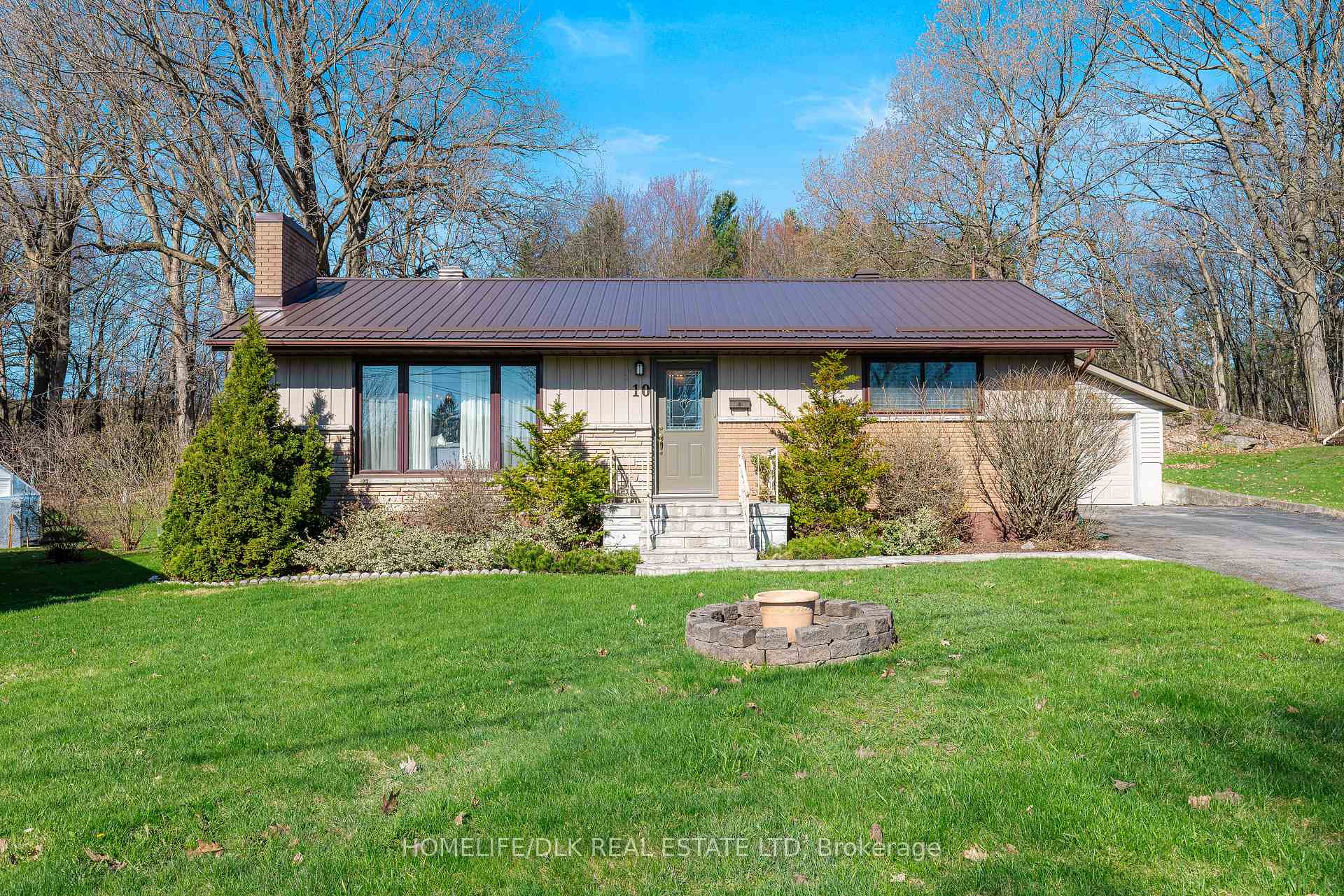 10 Oak Crescent Brockville Ontario Canada Sold residential Ryann Bailey HomeLife/DLK Real Estate Ltd., Brokerage*