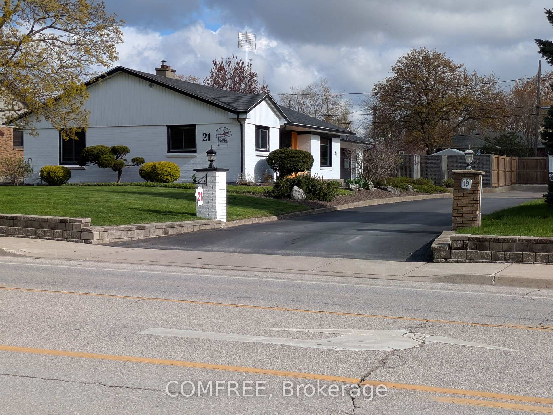 21 Seacliff Drive W Leamington Ontario Canada Sale residential Nevena Malivuk Right at Home Realty, Brokerage*