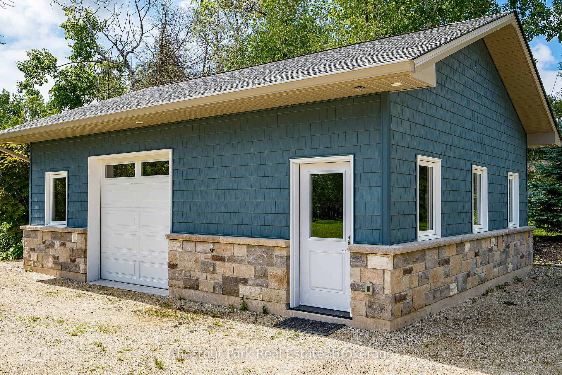 3 Bedroom Single Family Home/House's Image 3