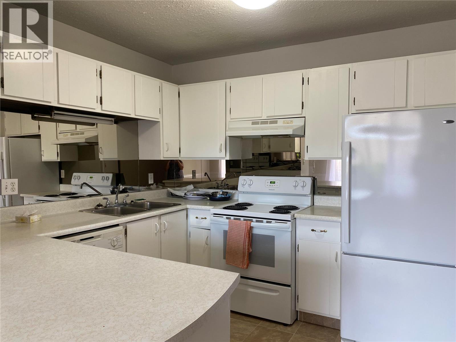 290 Mills Road Unit# 206 Kelowna British Columbia Canada Sale residential CLIFFORD MAY Realty One Real Estate Ltd., Brokerage*