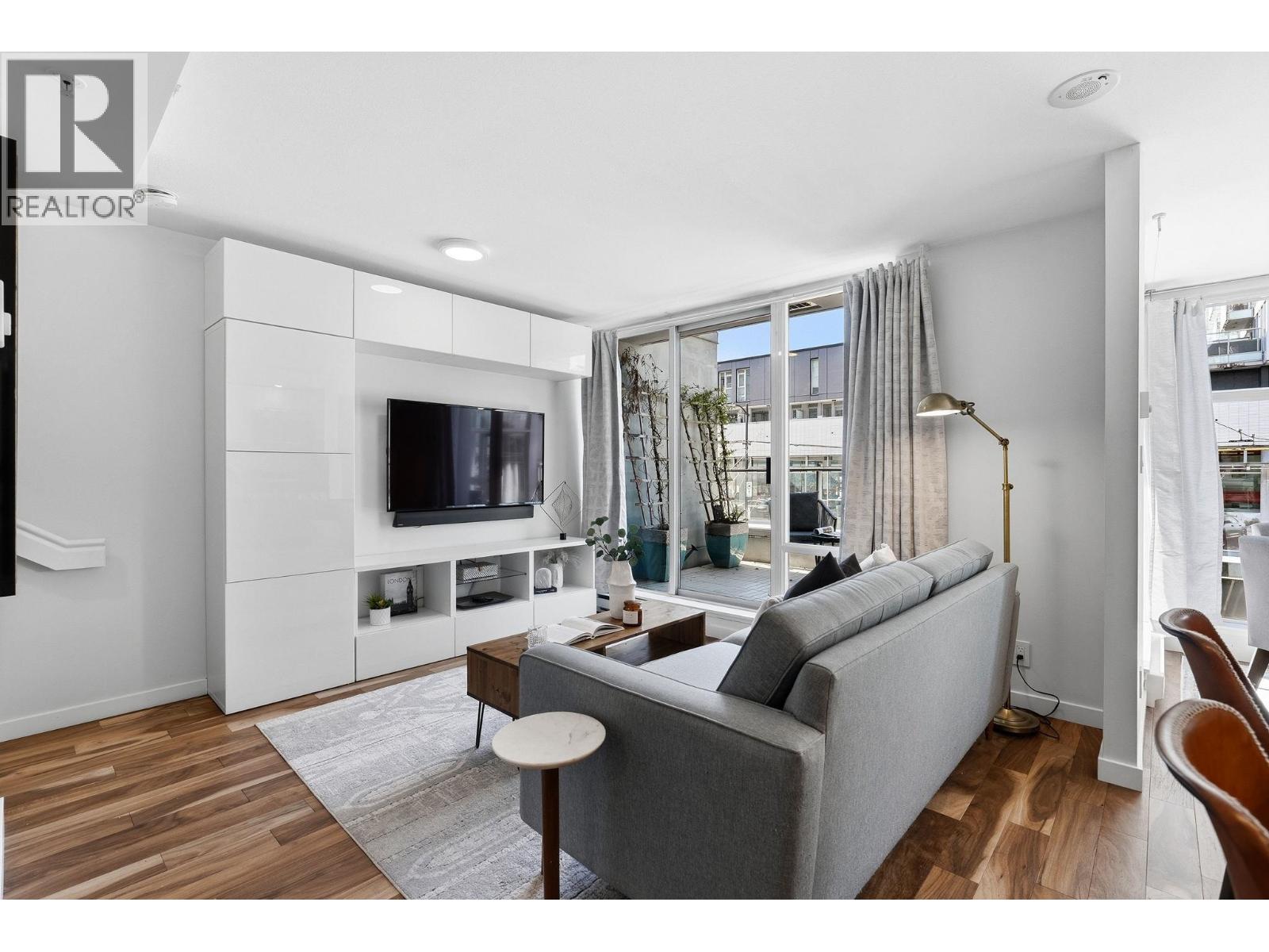312 328 E 11TH AVENUE Vancouver British Columbia Canada Sale residential   Oakwyn Realty, Brokerage*