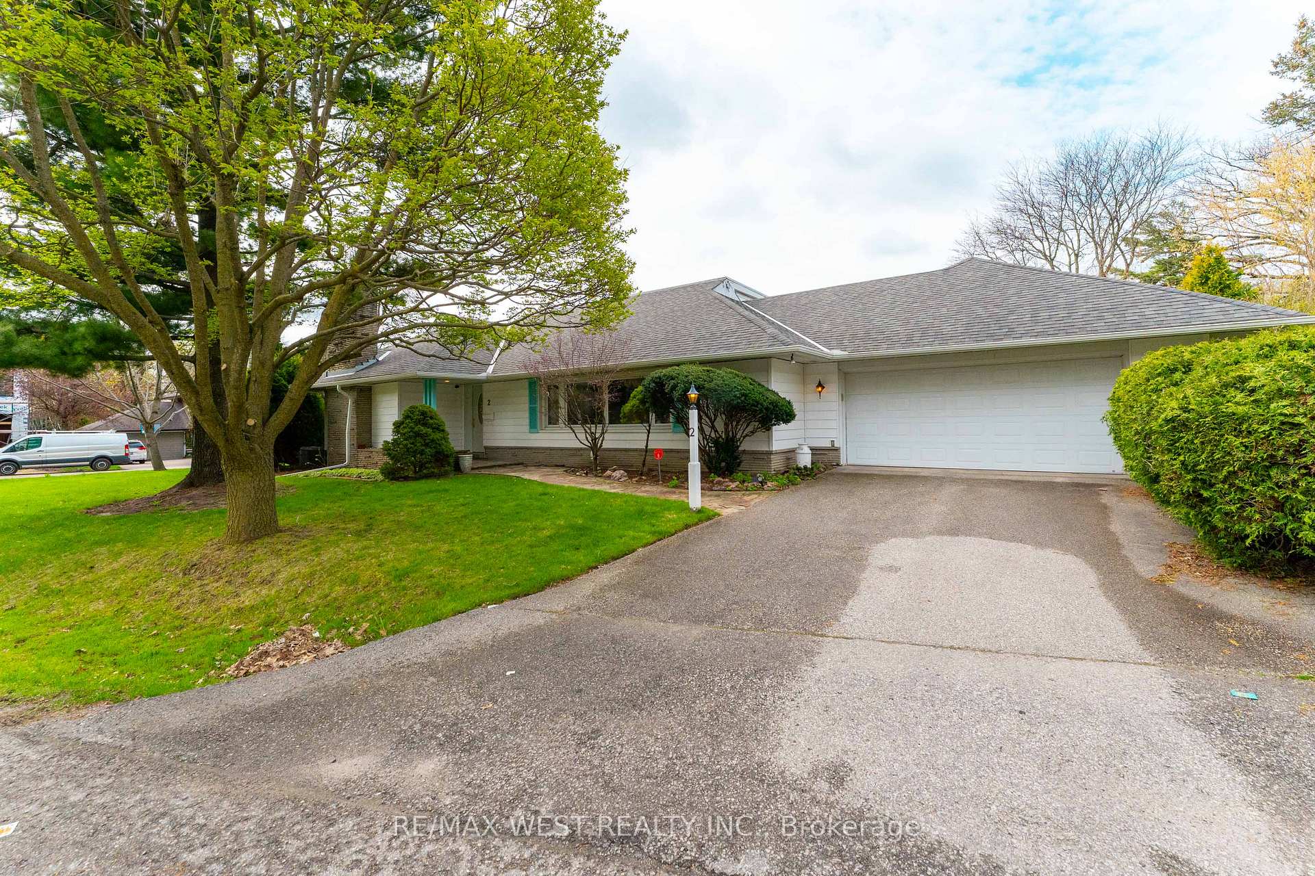 2 Greenford Road Toronto Ontario Canada Sale residential Lee Dias RE/MAX West Realty Inc., Brokerage *