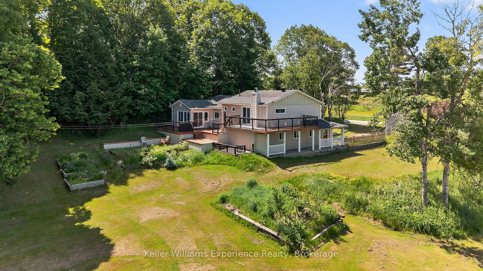 1236 Golden Beach Road Bracebridge Ontario Canada Sale residential Radka Hnilicova Anchor Realty, Brokerage*