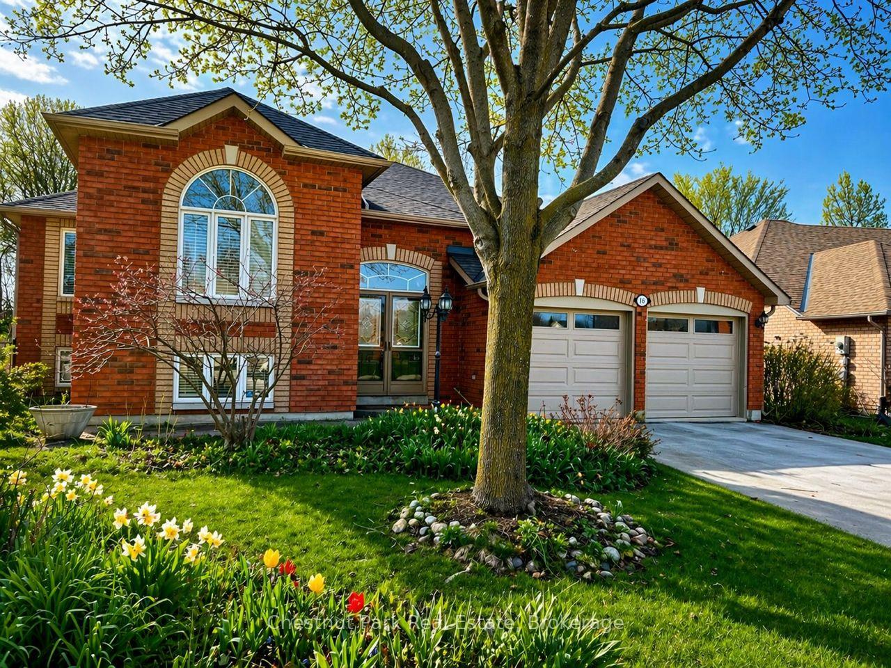 16 Green Pine Crescent Wasaga Beach Ontario Canada Sale residential Georgian Bay Group | Chestnut Park Real Estate Ltd. Brokerage