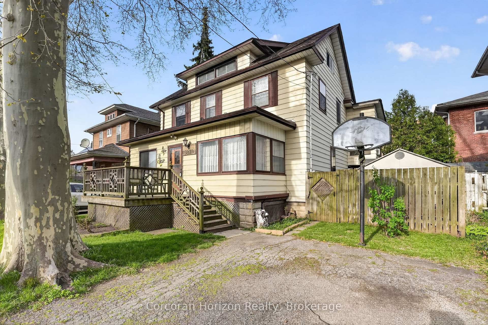 5270 Second Avenue Niagara Falls Ontario Canada Sale residential Lola Cromwell INFINITE REAL ESTATE BROKERAGE INC.