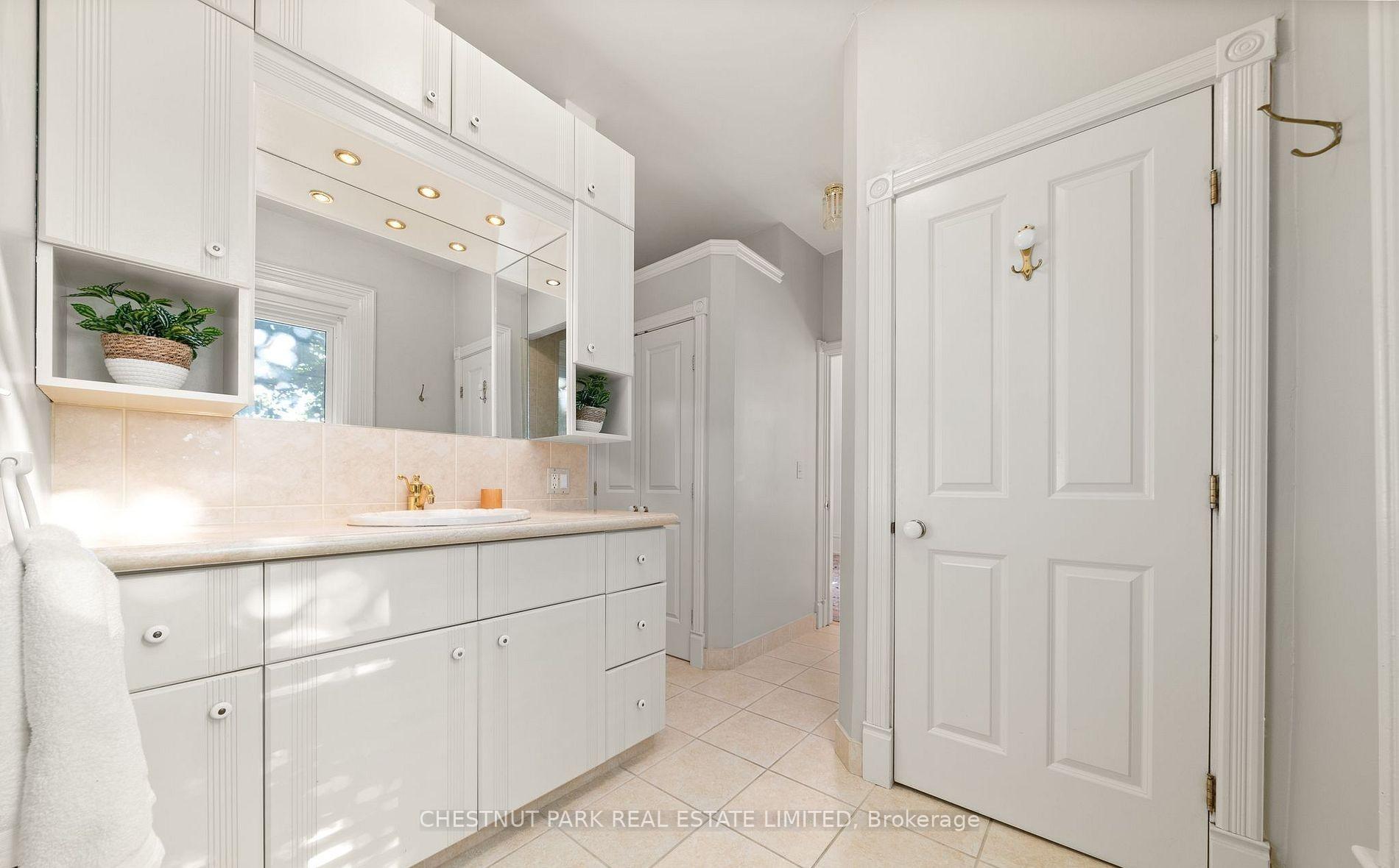 5 Bedroom Single Family Home/House's Image 34