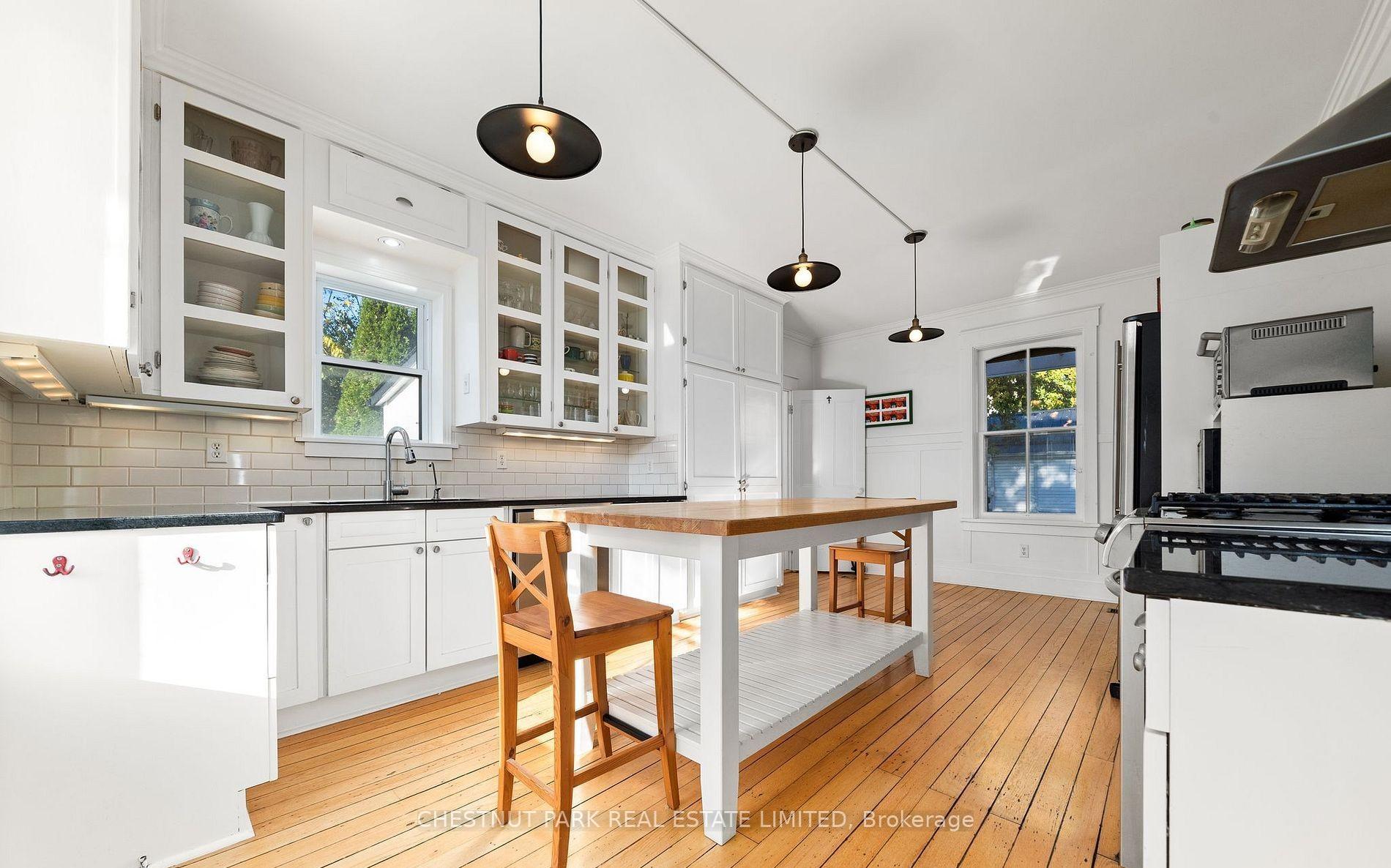 5 Bedroom Single Family Home/House's Image 19